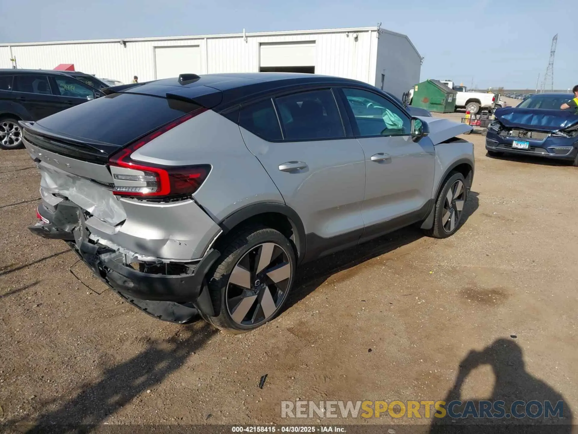4 Photograph of a damaged car YV4ED3GBXN2008666 VOLVO C40 RECHARGE PURE ELECTRIC 2022