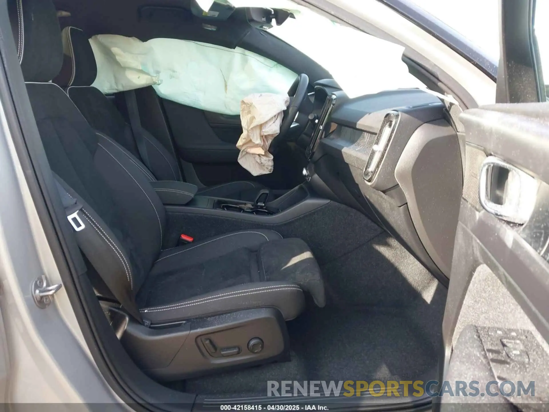 5 Photograph of a damaged car YV4ED3GBXN2008666 VOLVO C40 RECHARGE PURE ELECTRIC 2022