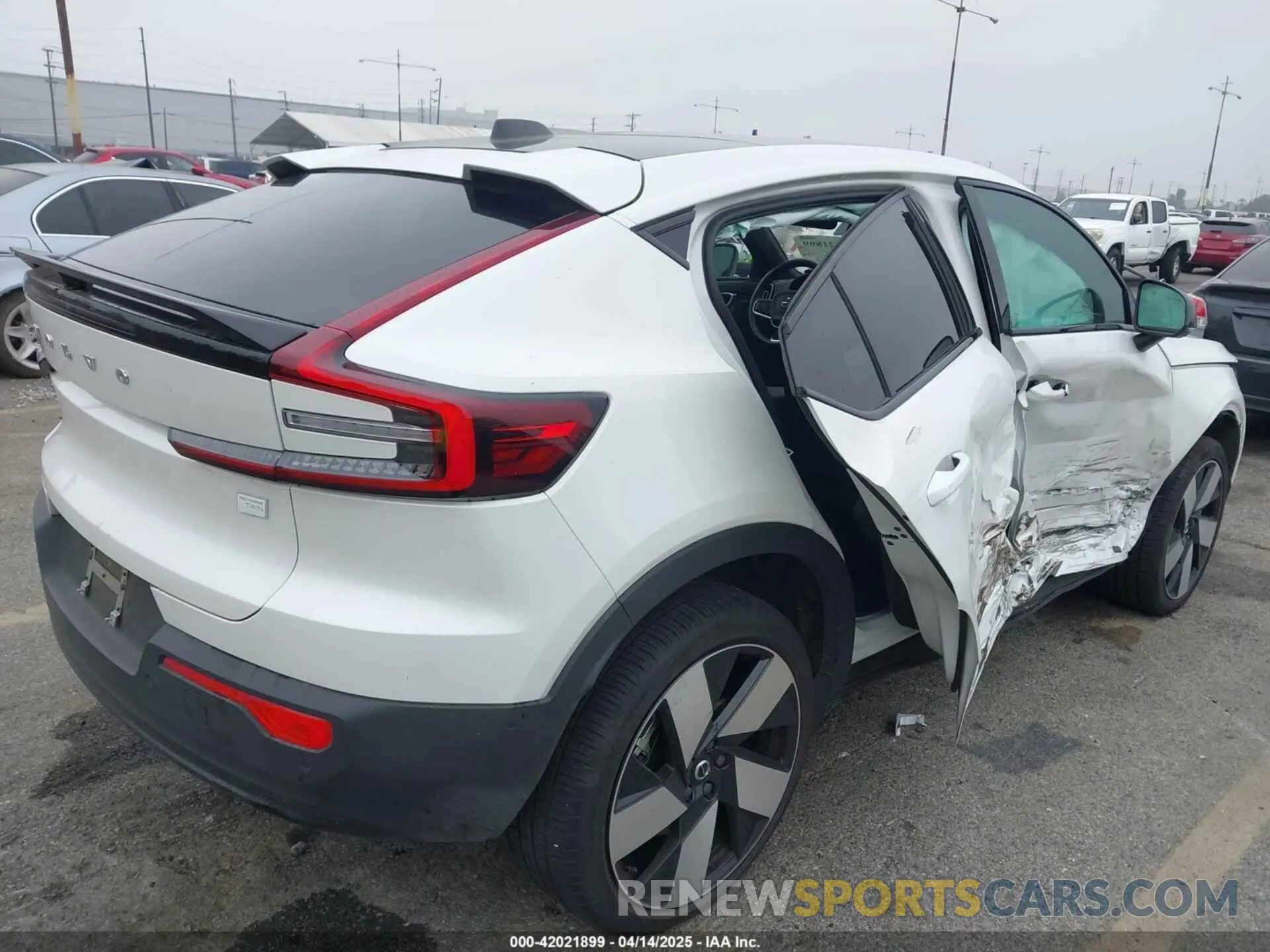 19 Photograph of a damaged car YV4ED3GM5P2036704 VOLVO C40 RECHARGE PURE ELECTRIC 2023
