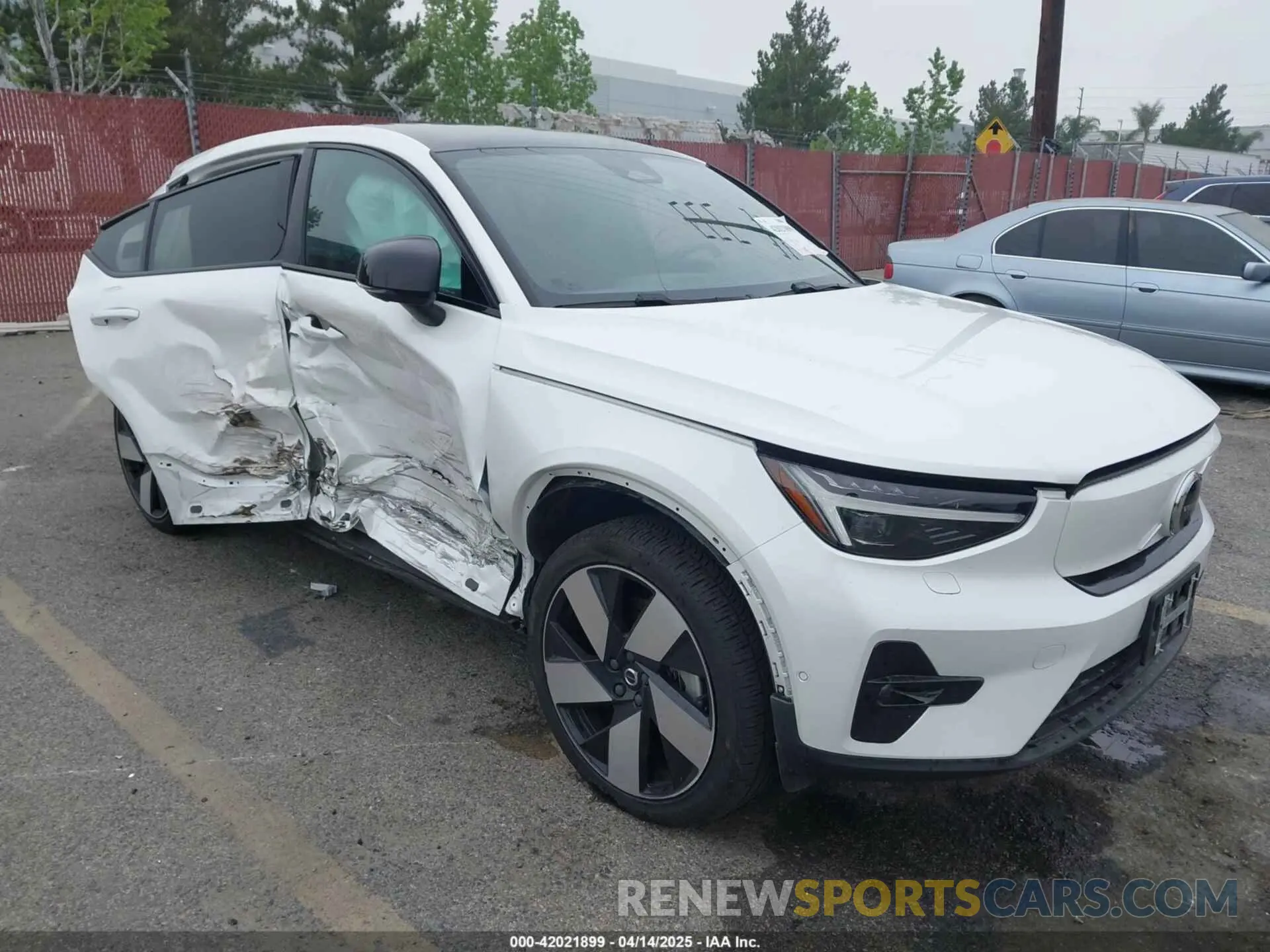 20 Photograph of a damaged car YV4ED3GM5P2036704 VOLVO C40 RECHARGE PURE ELECTRIC 2023