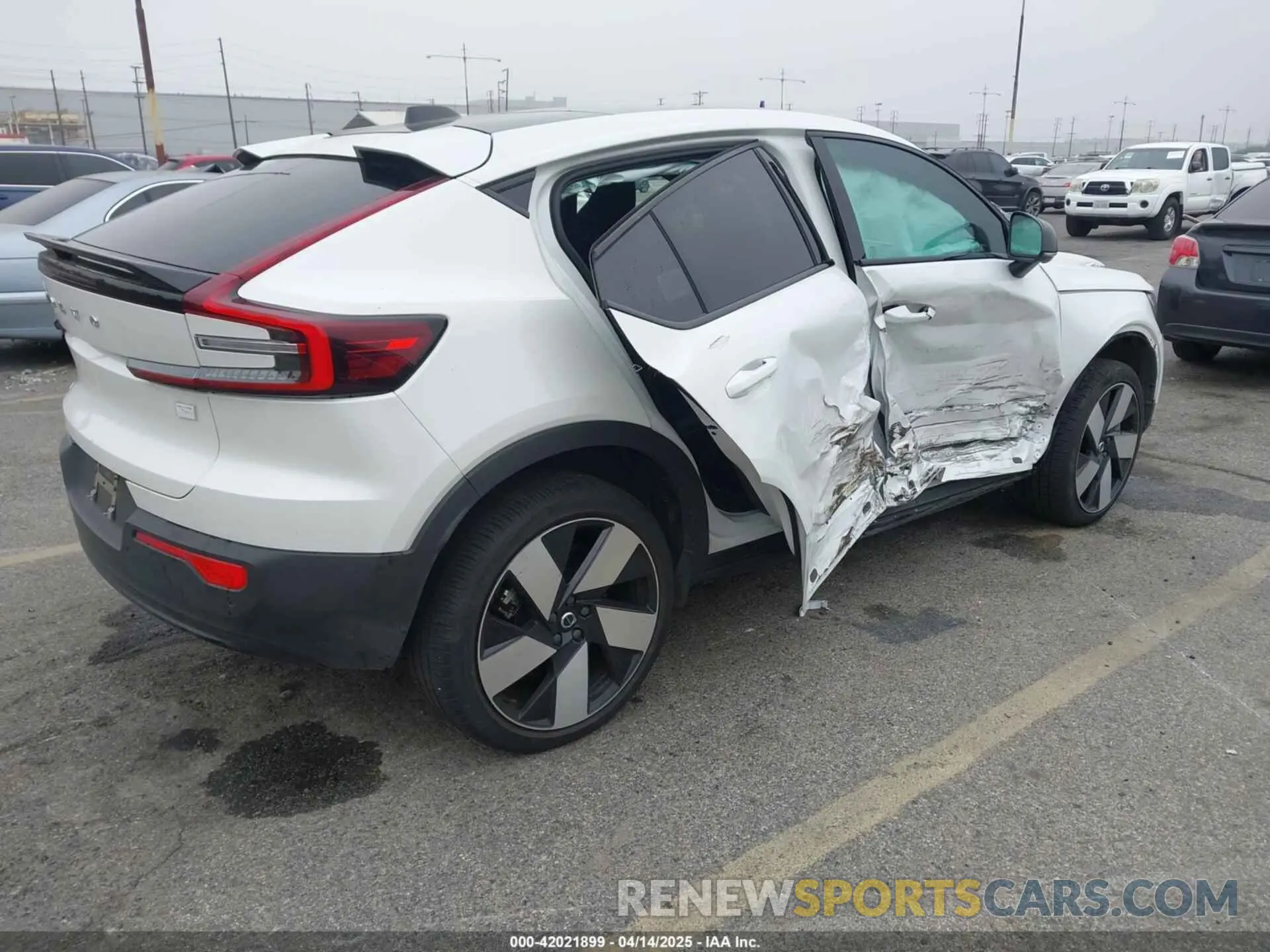 4 Photograph of a damaged car YV4ED3GM5P2036704 VOLVO C40 RECHARGE PURE ELECTRIC 2023