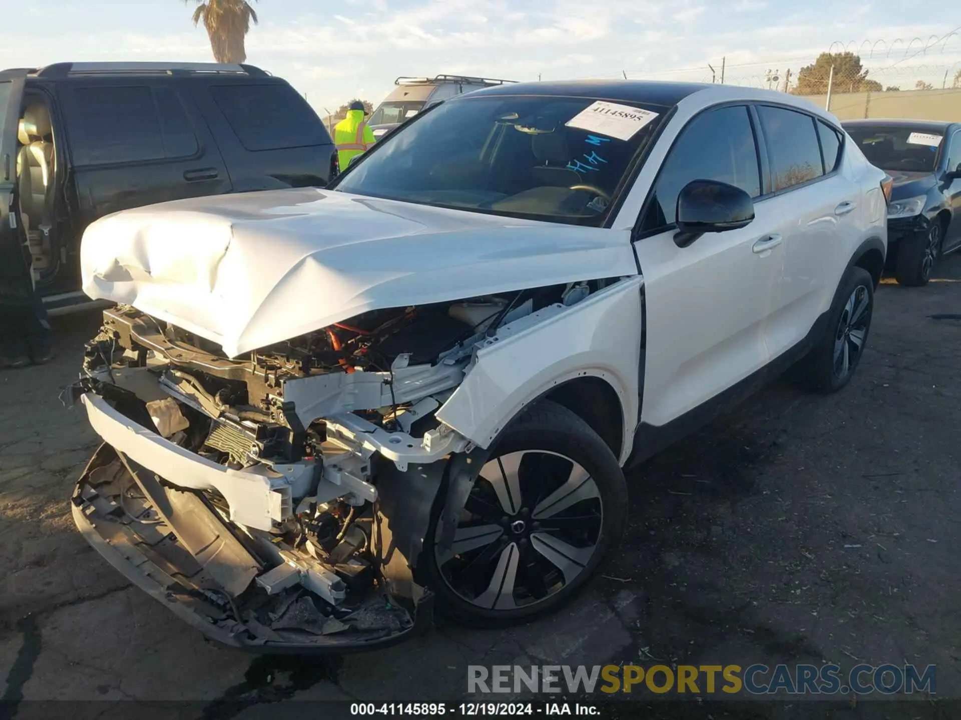 2 Фотография поврежденного автомобиля YV4ED3GM8P2052198 VOLVO C40 RECHARGE PURE ELECTRIC 2023