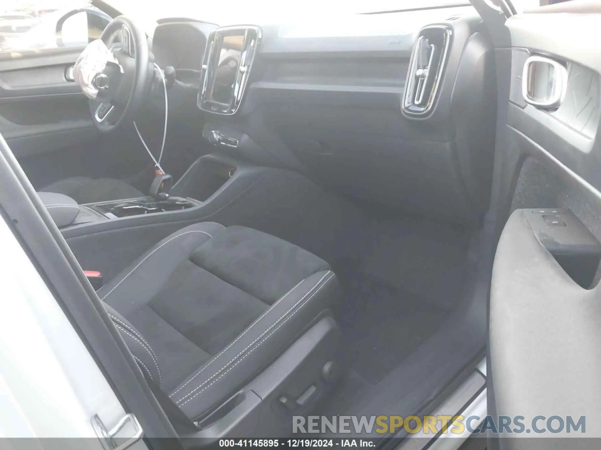 5 Фотография поврежденного автомобиля YV4ED3GM8P2052198 VOLVO C40 RECHARGE PURE ELECTRIC 2023