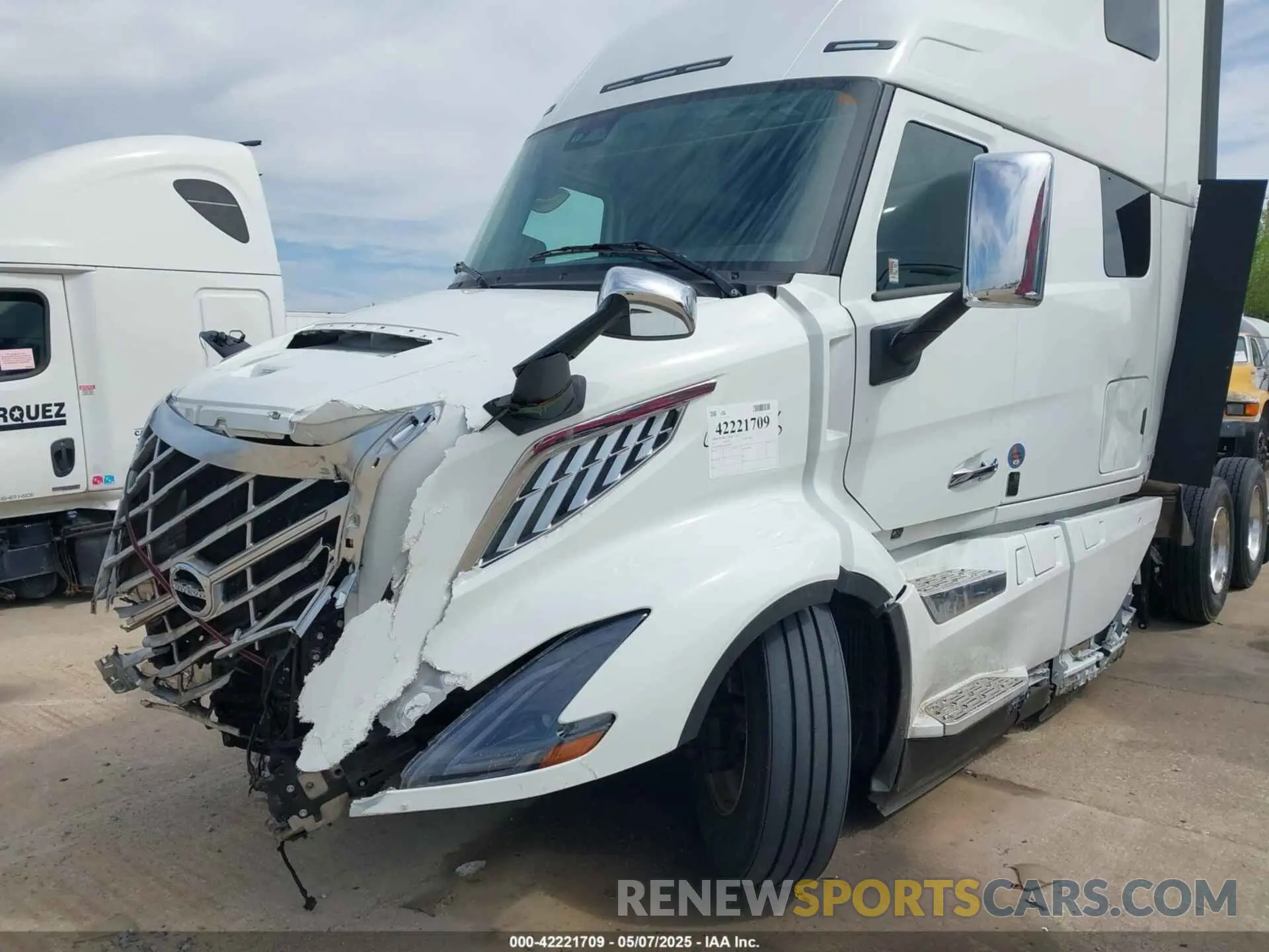 11 Photograph of a damaged car 4V4BC9EH3SN694891 VOLVO NEW VNL 2025