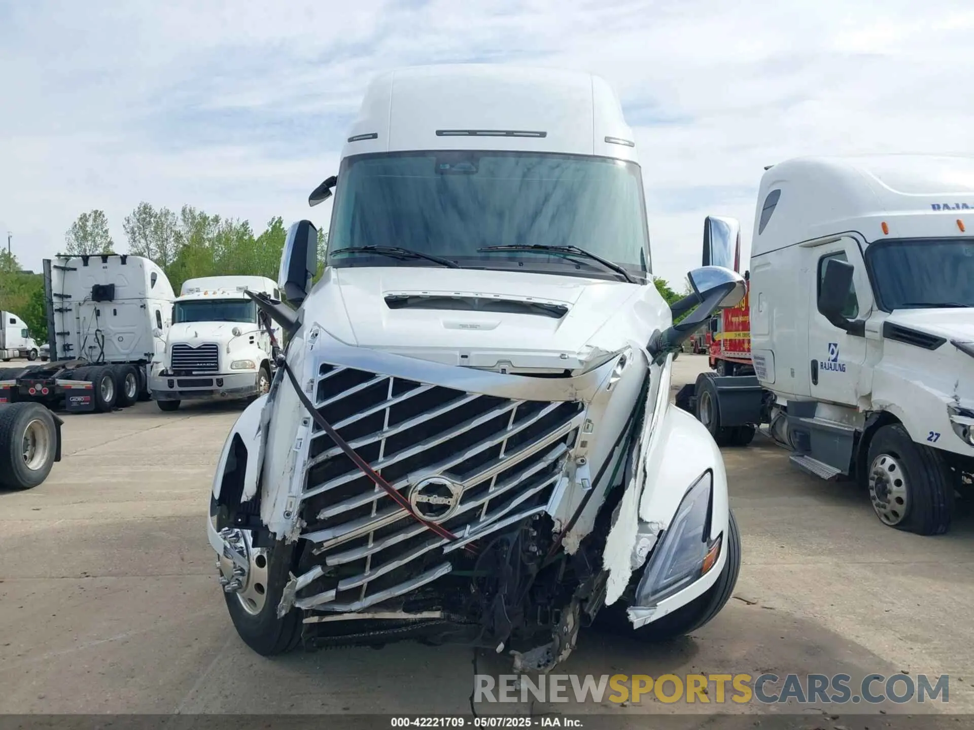 14 Photograph of a damaged car 4V4BC9EH3SN694891 VOLVO NEW VNL 2025