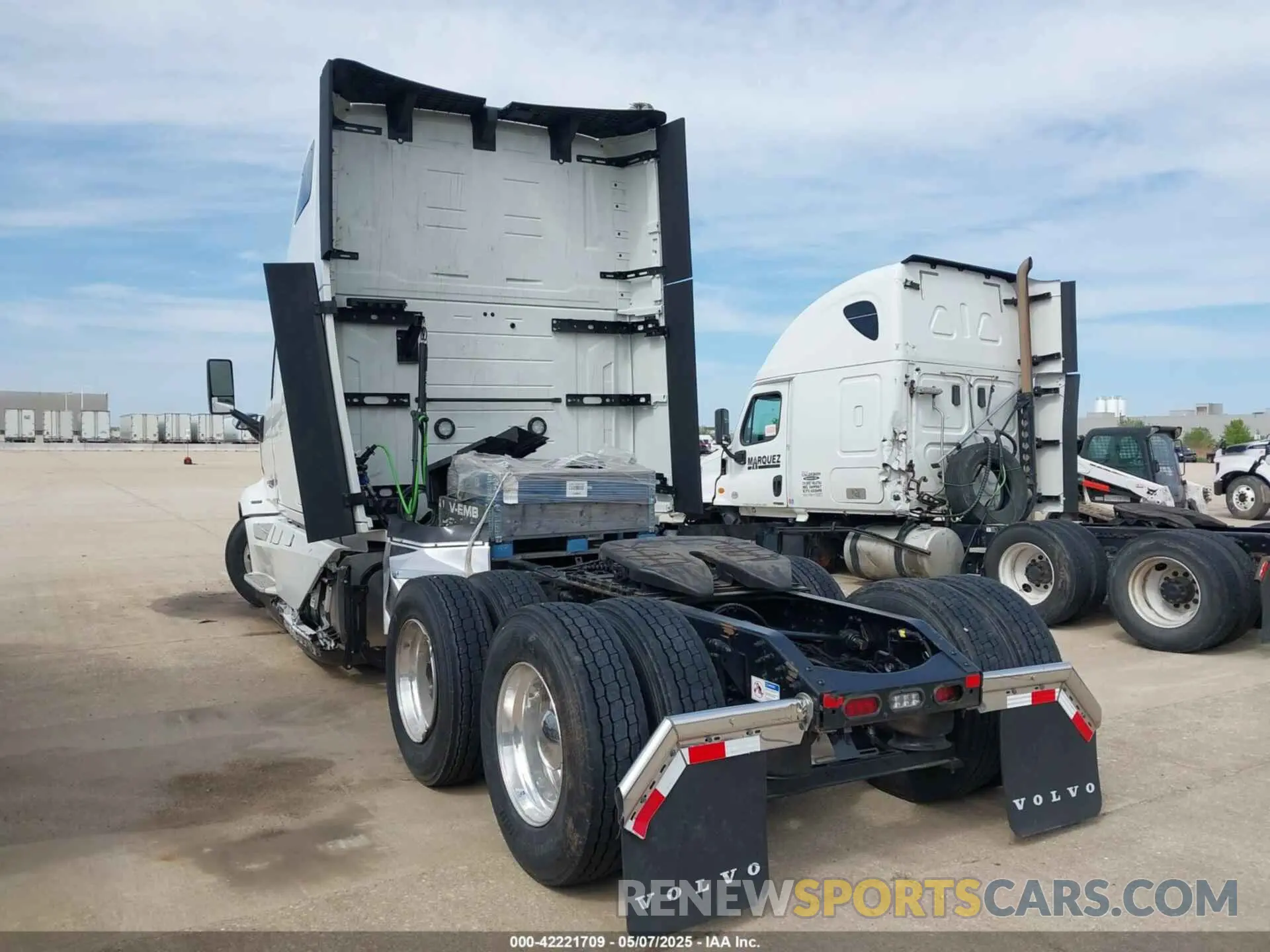 3 Photograph of a damaged car 4V4BC9EH3SN694891 VOLVO NEW VNL 2025
