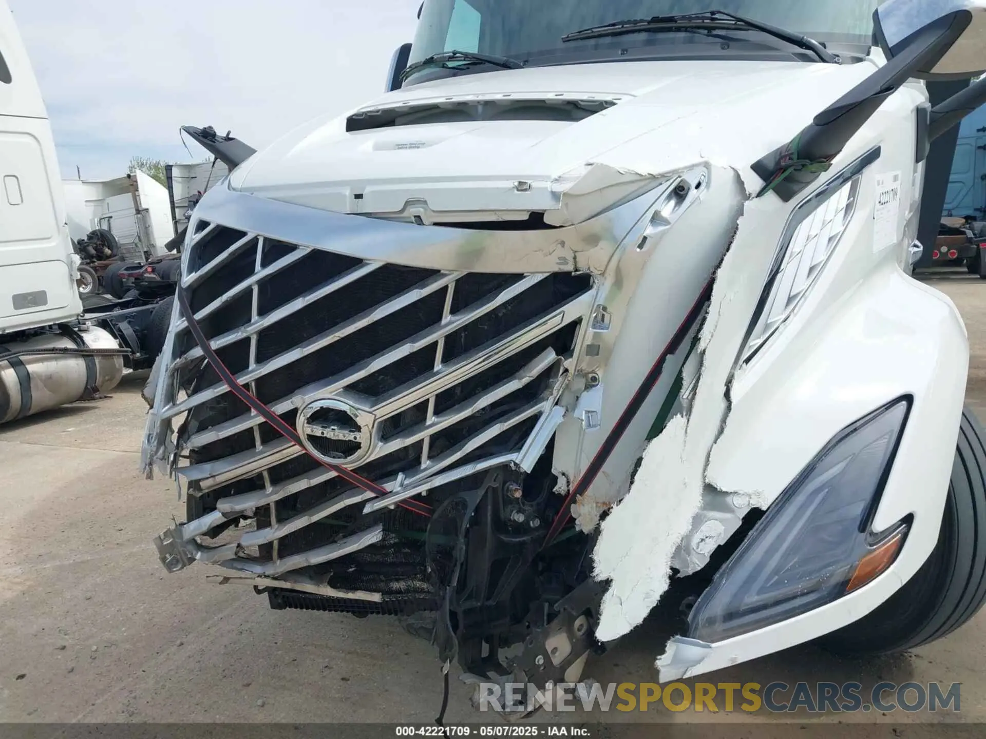 9 Photograph of a damaged car 4V4BC9EH3SN694891 VOLVO NEW VNL 2025