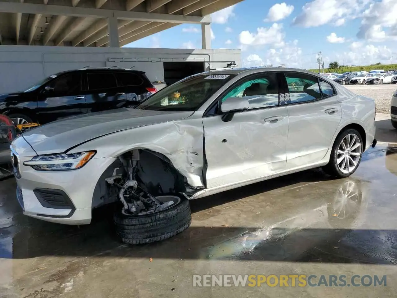 1 Photograph of a damaged car 7JR102FK1KG000805 VOLVO S60 2019