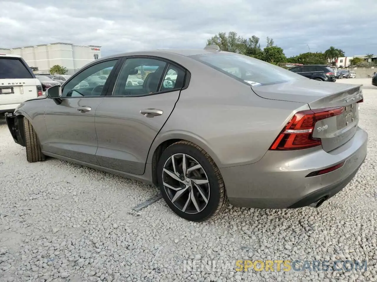 2 Photograph of a damaged car 7JR102FK2KG010033 VOLVO S60 2019