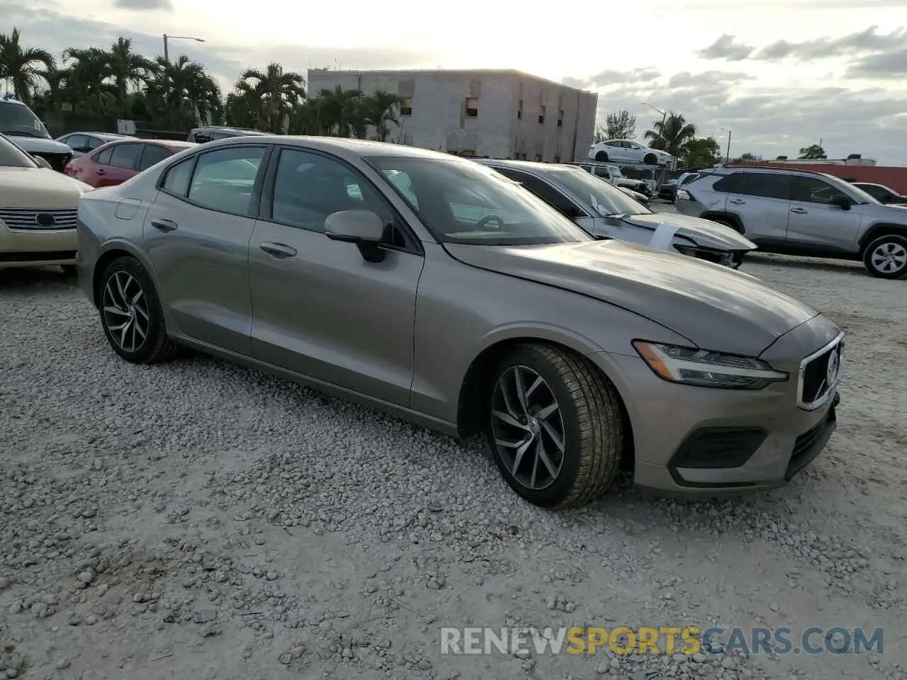 4 Photograph of a damaged car 7JR102FK2KG010033 VOLVO S60 2019