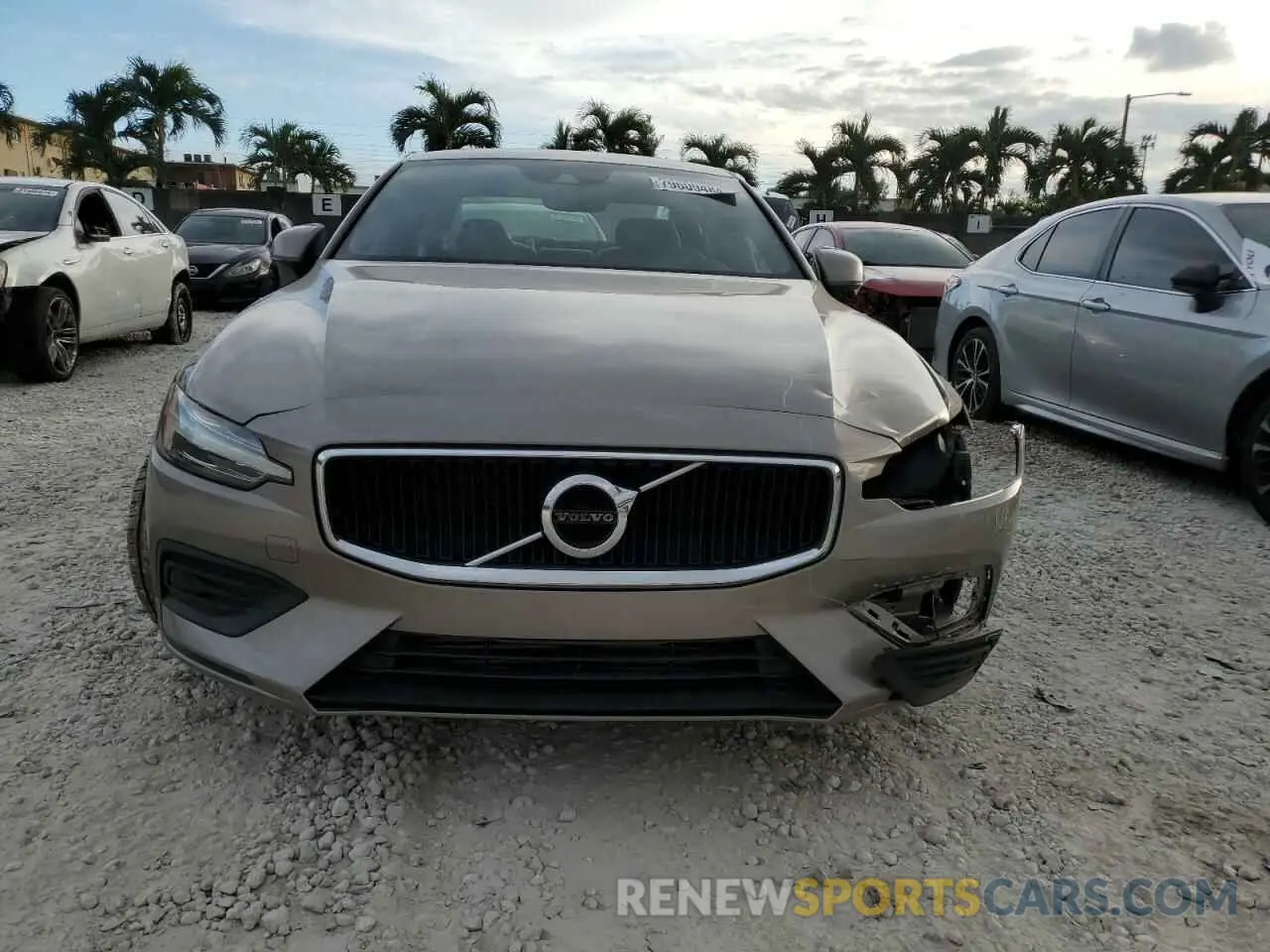 5 Photograph of a damaged car 7JR102FK2KG010033 VOLVO S60 2019