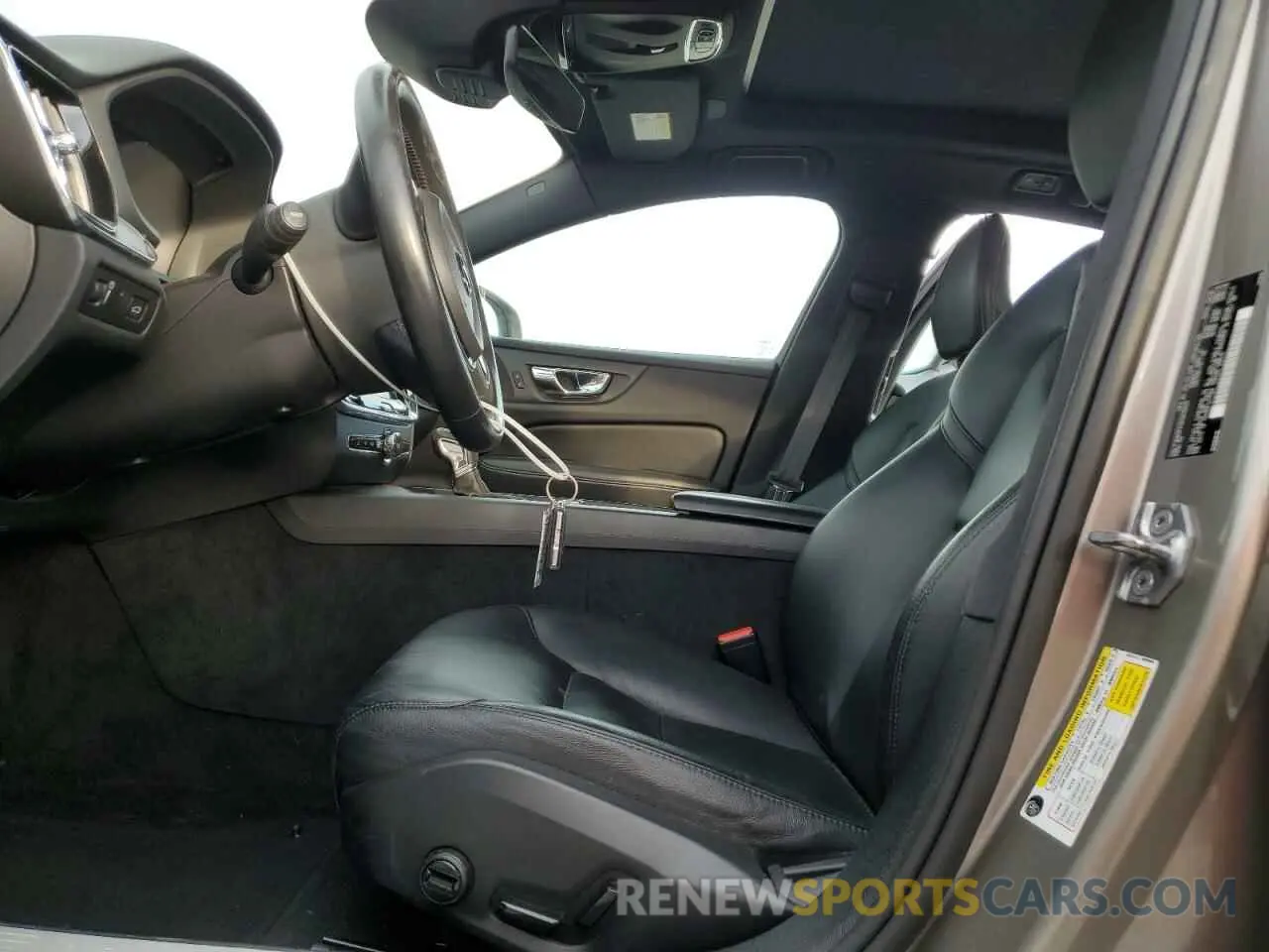 7 Photograph of a damaged car 7JR102FK2KG010033 VOLVO S60 2019