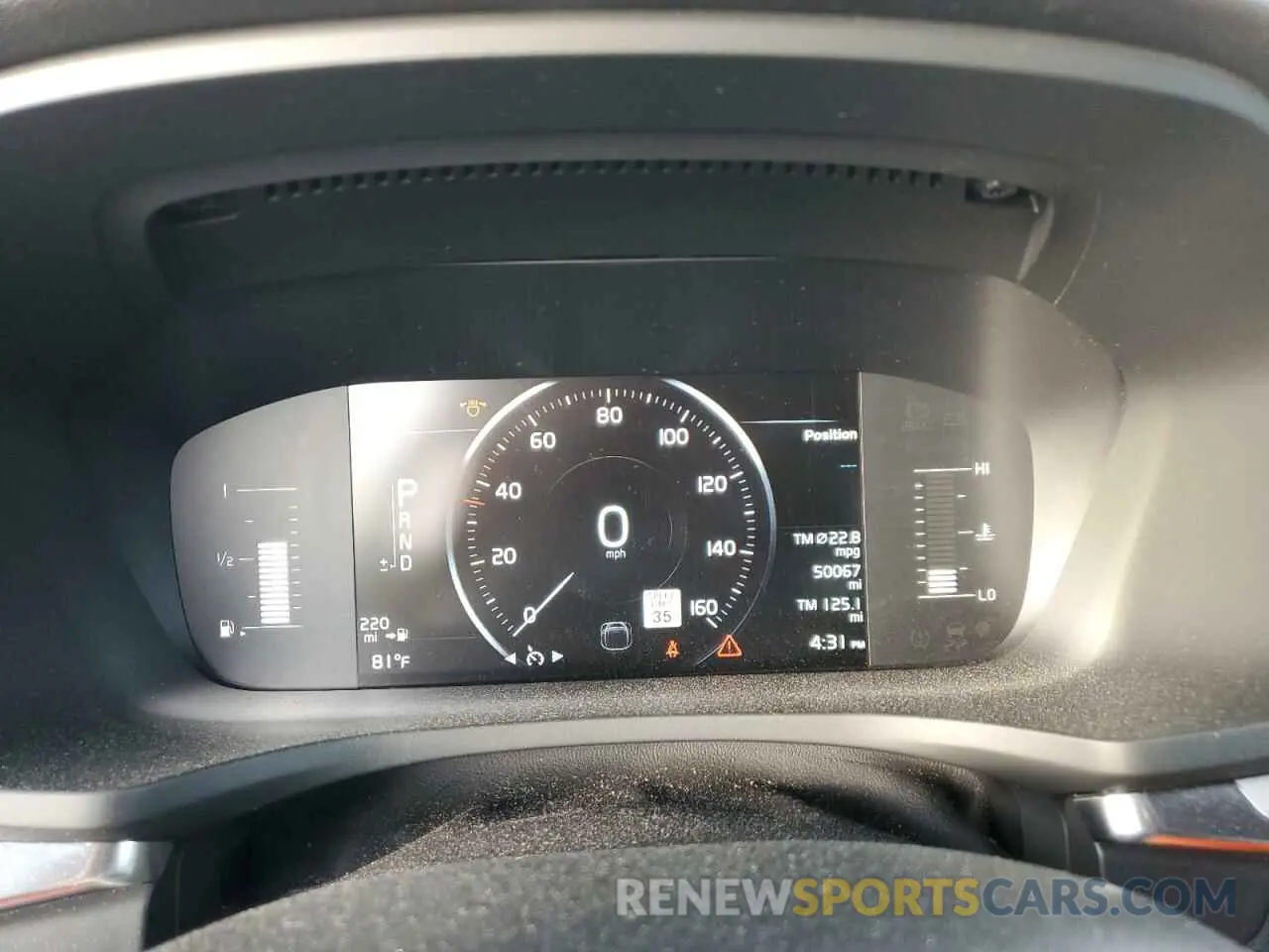 9 Photograph of a damaged car 7JR102FK2KG010033 VOLVO S60 2019