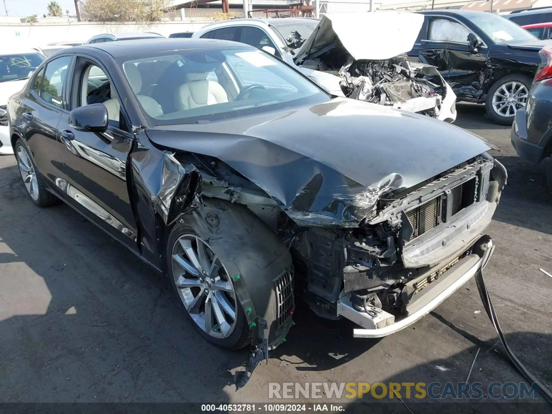 1 Фотография поврежденного автомобиля 7JR102FK2KG010906 VOLVO S60 2019