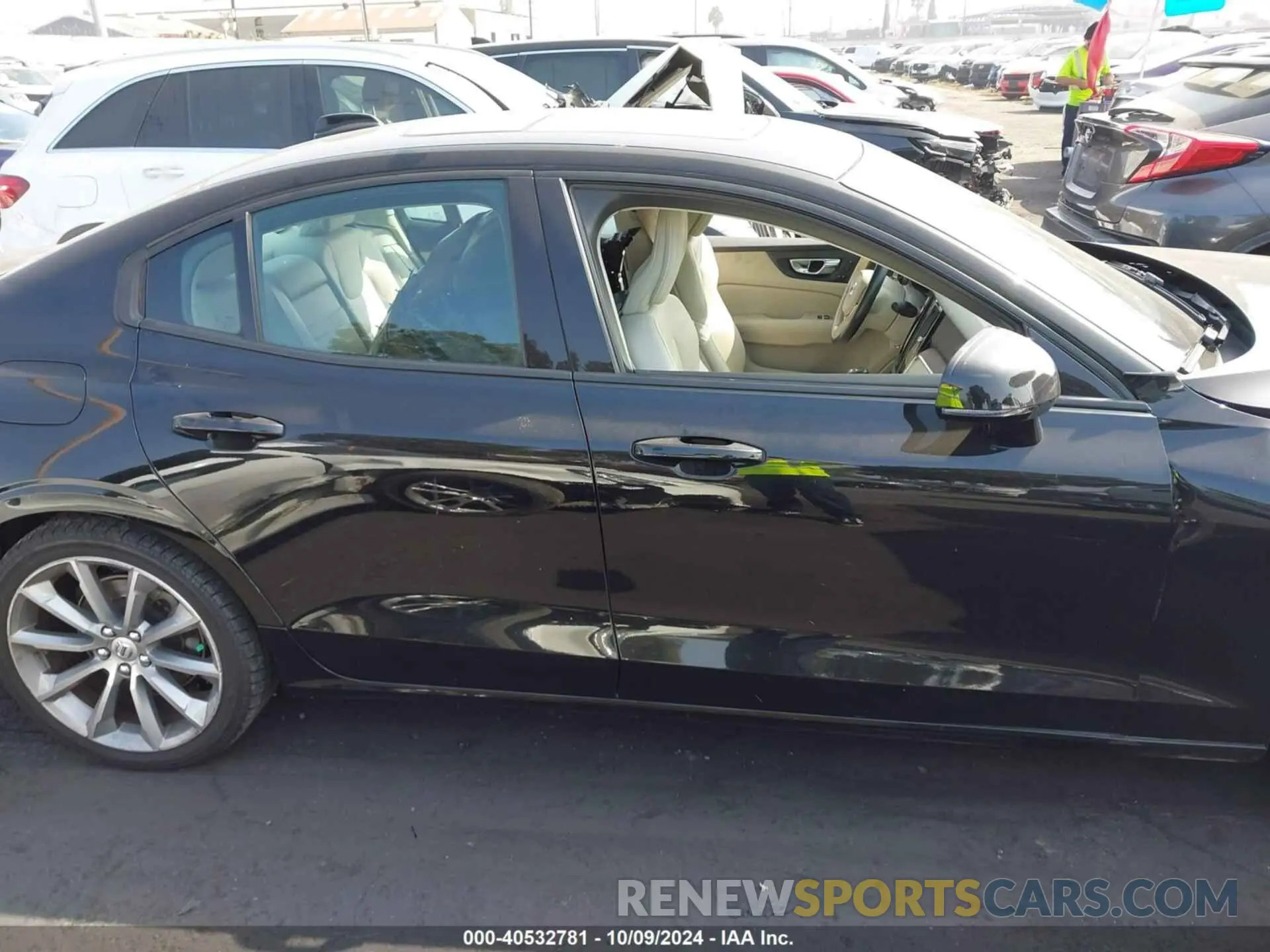 14 Фотография поврежденного автомобиля 7JR102FK2KG010906 VOLVO S60 2019