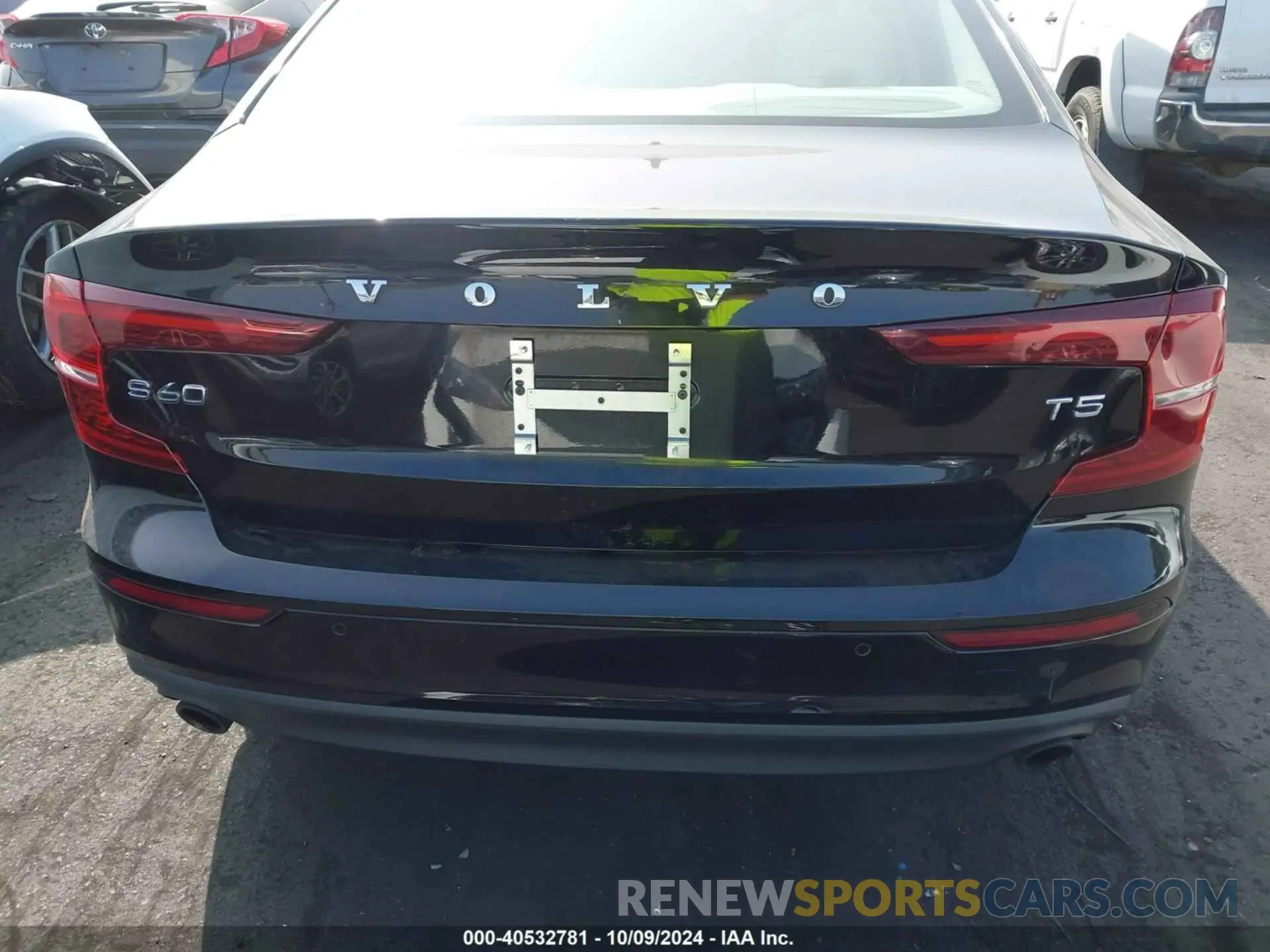 17 Фотография поврежденного автомобиля 7JR102FK2KG010906 VOLVO S60 2019
