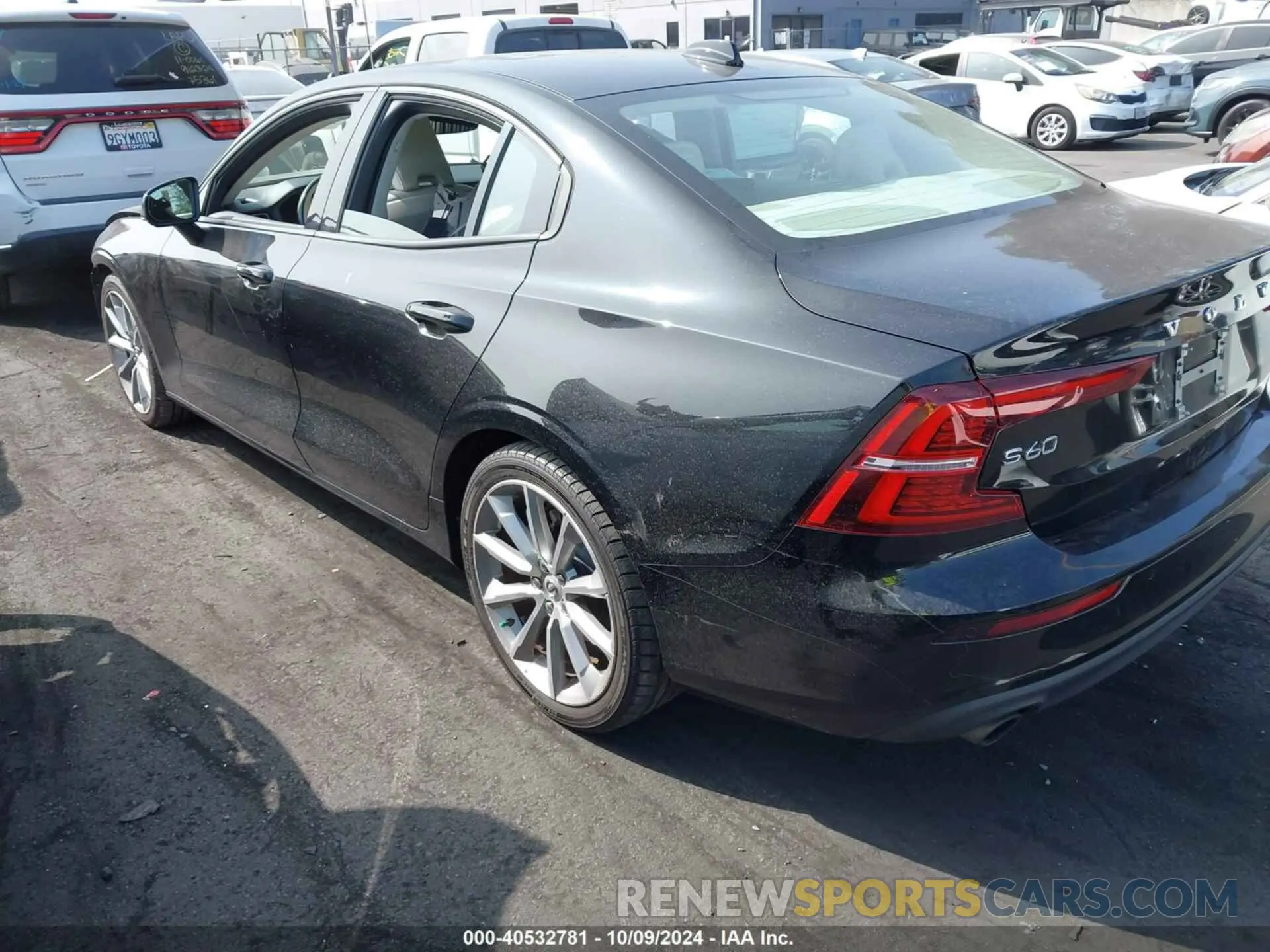 3 Фотография поврежденного автомобиля 7JR102FK2KG010906 VOLVO S60 2019