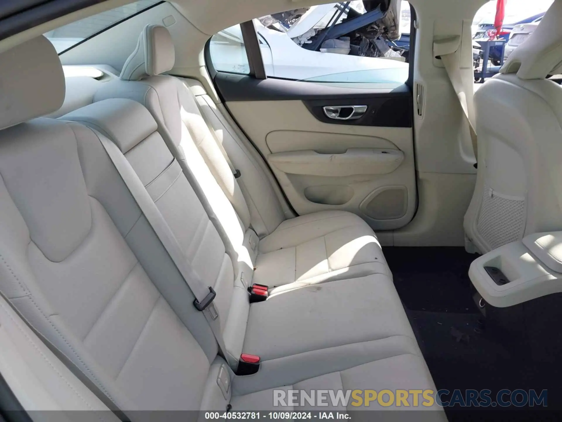 8 Фотография поврежденного автомобиля 7JR102FK2KG010906 VOLVO S60 2019