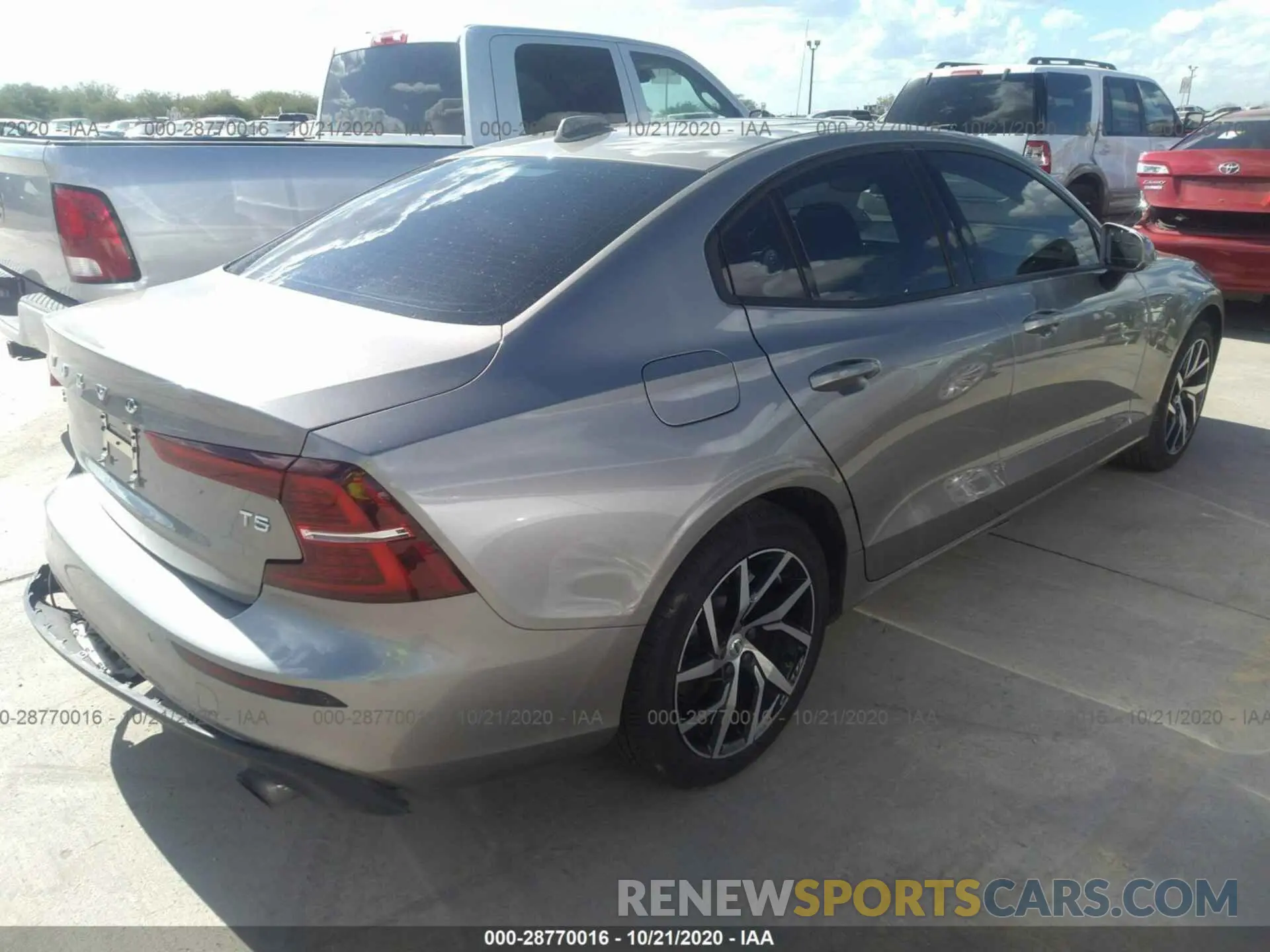 4 Photograph of a damaged car 7JR102FK3KG016441 VOLVO S60 2019