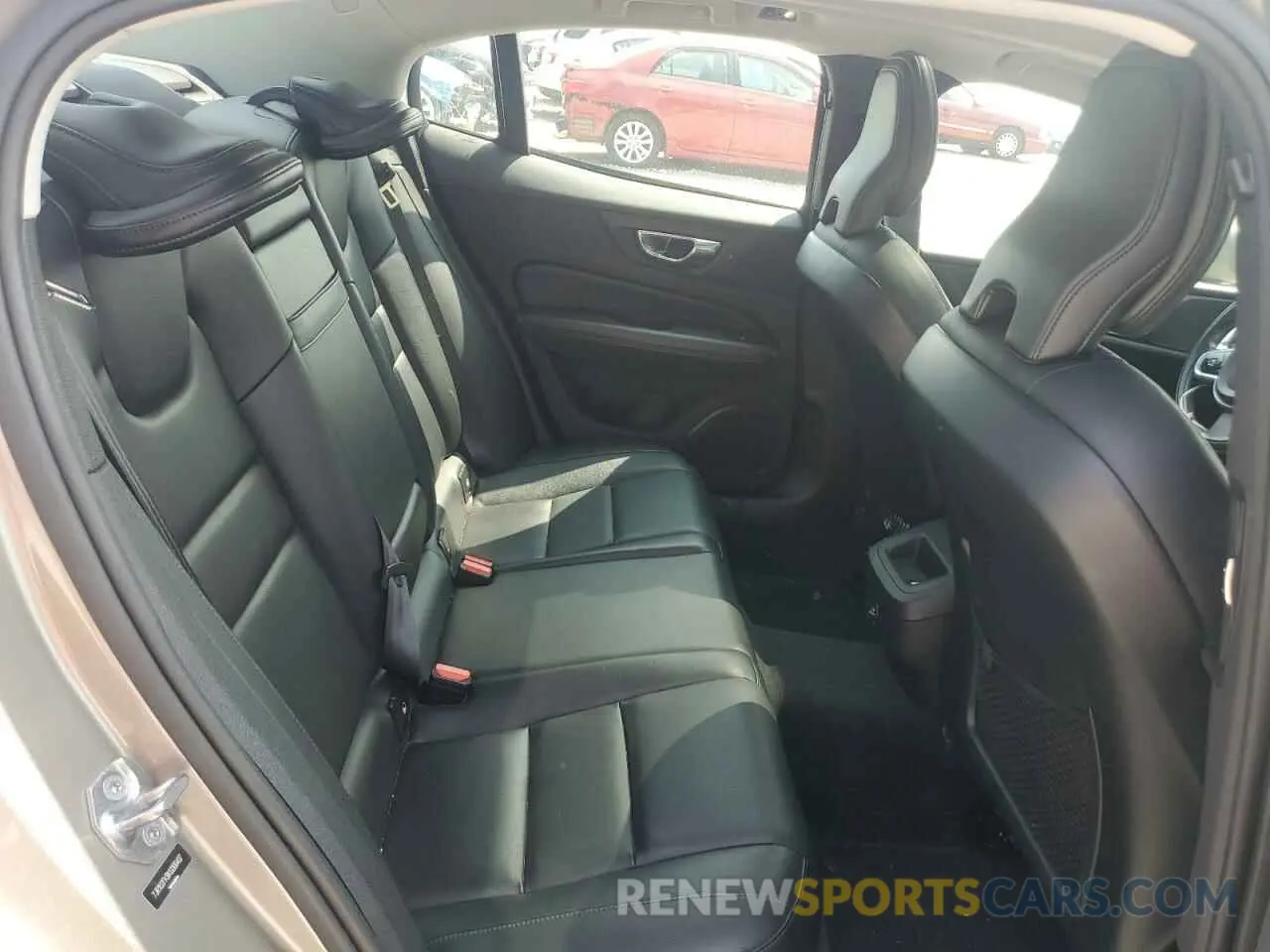 10 Photograph of a damaged car 7JR102FK8KG006407 VOLVO S60 2019