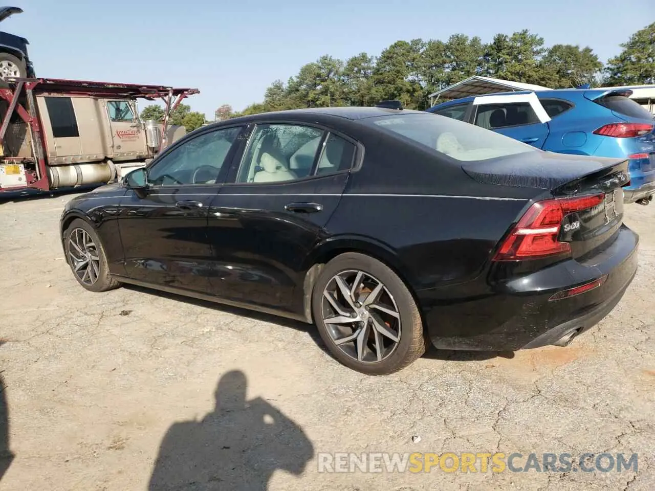 2 Photograph of a damaged car 7JR102FK9KG002916 VOLVO S60 2019