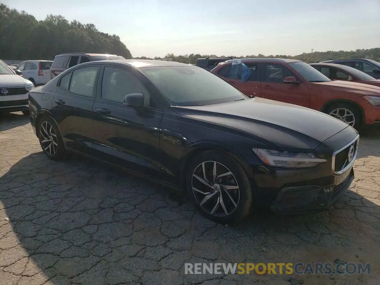 4 Photograph of a damaged car 7JR102FK9KG002916 VOLVO S60 2019