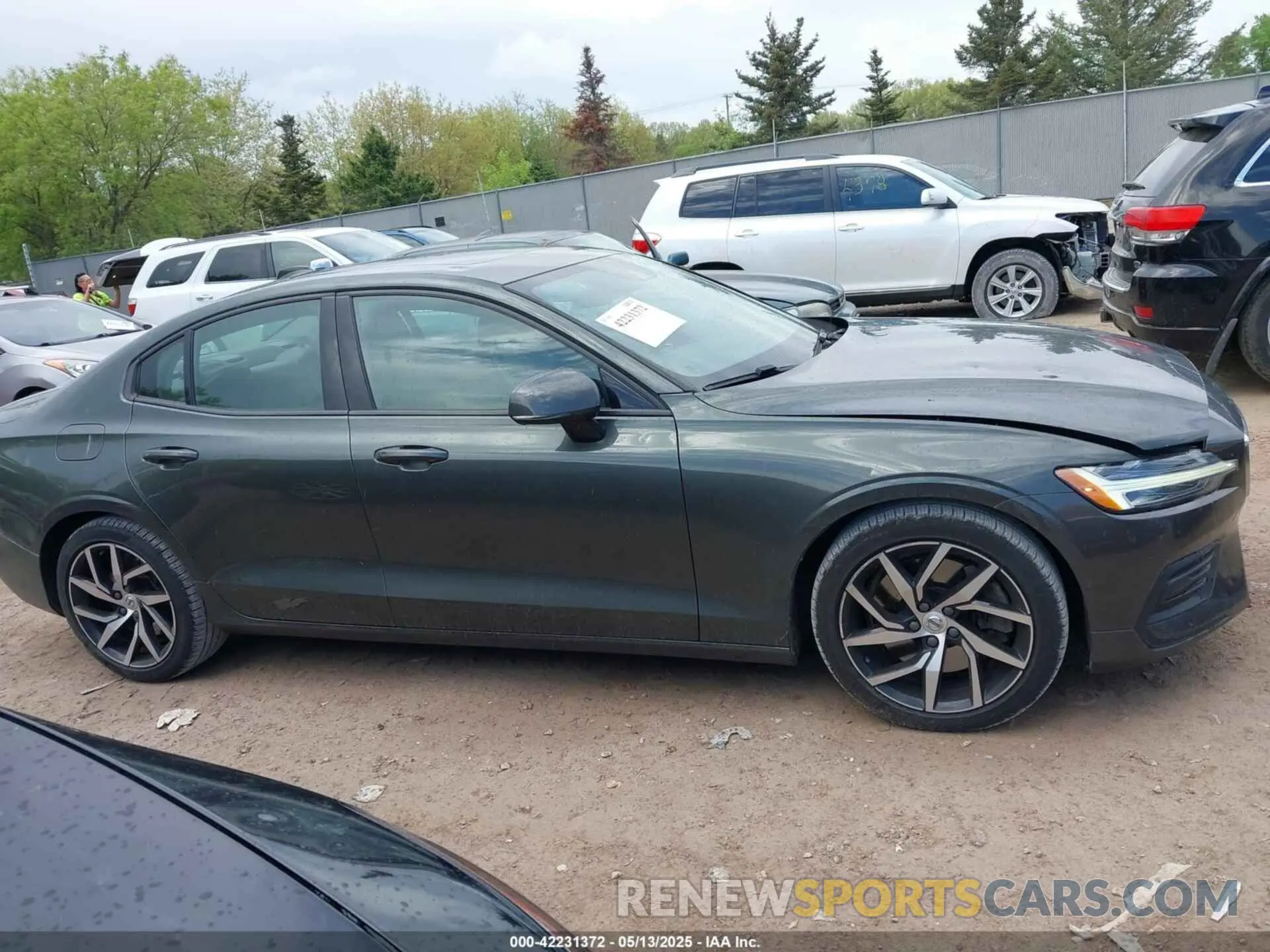 13 Photograph of a damaged car 7JRA22TK1KG018249 VOLVO S60 2019