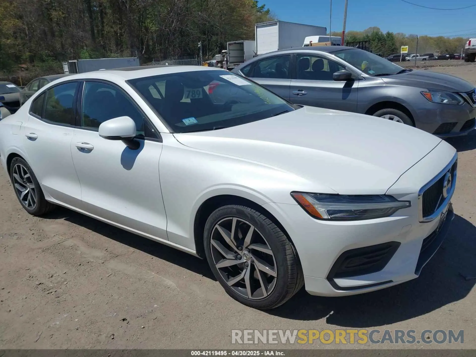 1 Photograph of a damaged car 7JRA22TK4KG017483 VOLVO S60 2019