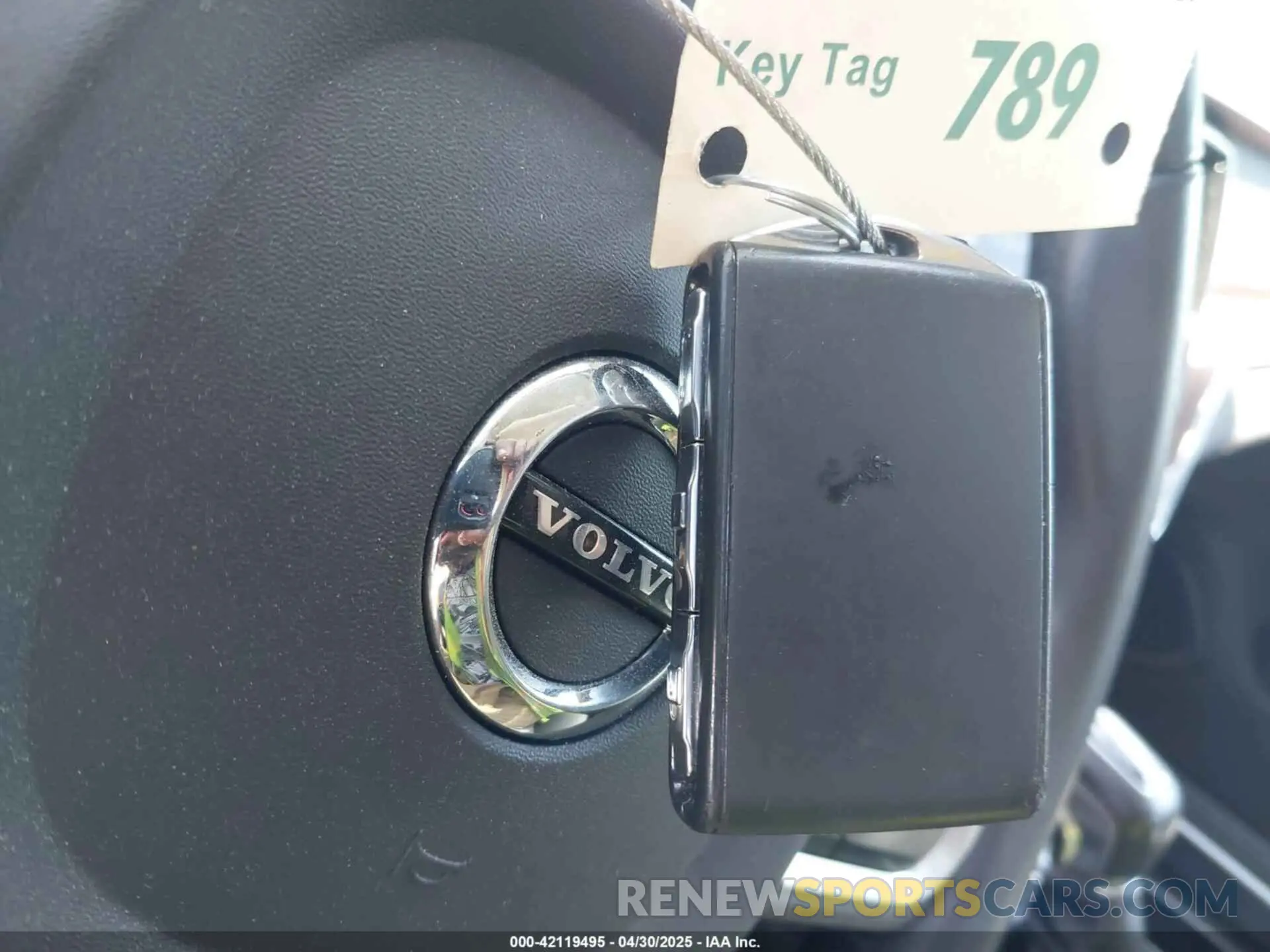 11 Photograph of a damaged car 7JRA22TK4KG017483 VOLVO S60 2019