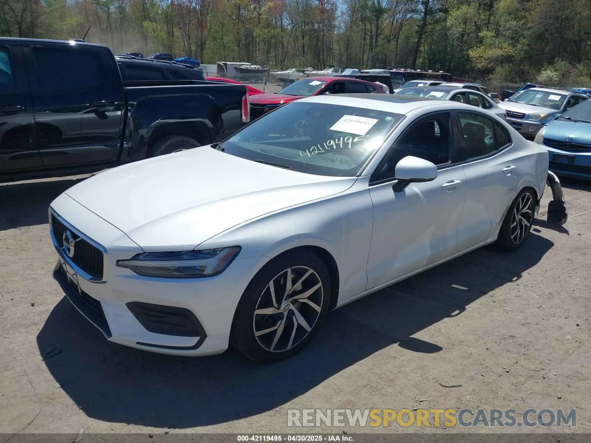 2 Photograph of a damaged car 7JRA22TK4KG017483 VOLVO S60 2019