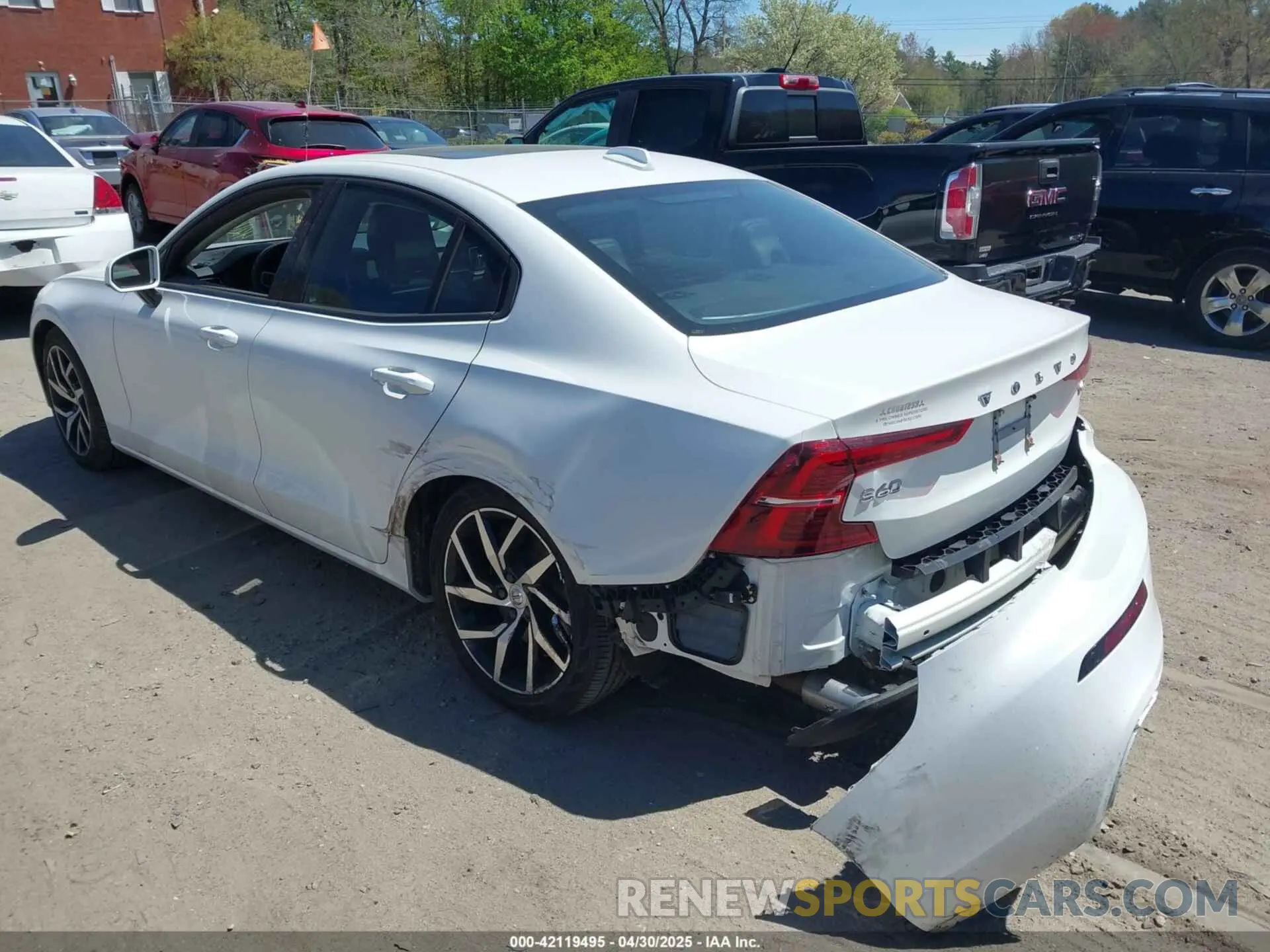 3 Photograph of a damaged car 7JRA22TK4KG017483 VOLVO S60 2019