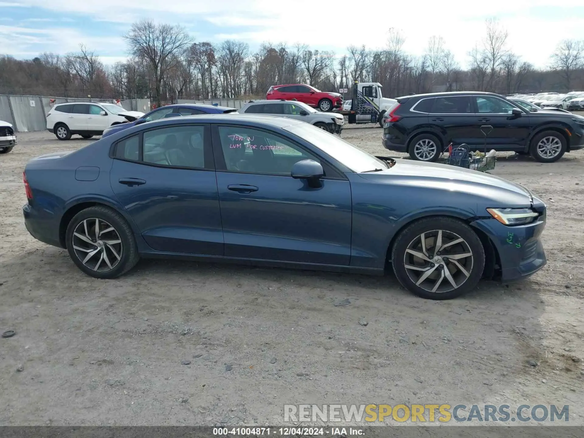 13 Photograph of a damaged car 7JRA22TK5KG004547 VOLVO S60 2019