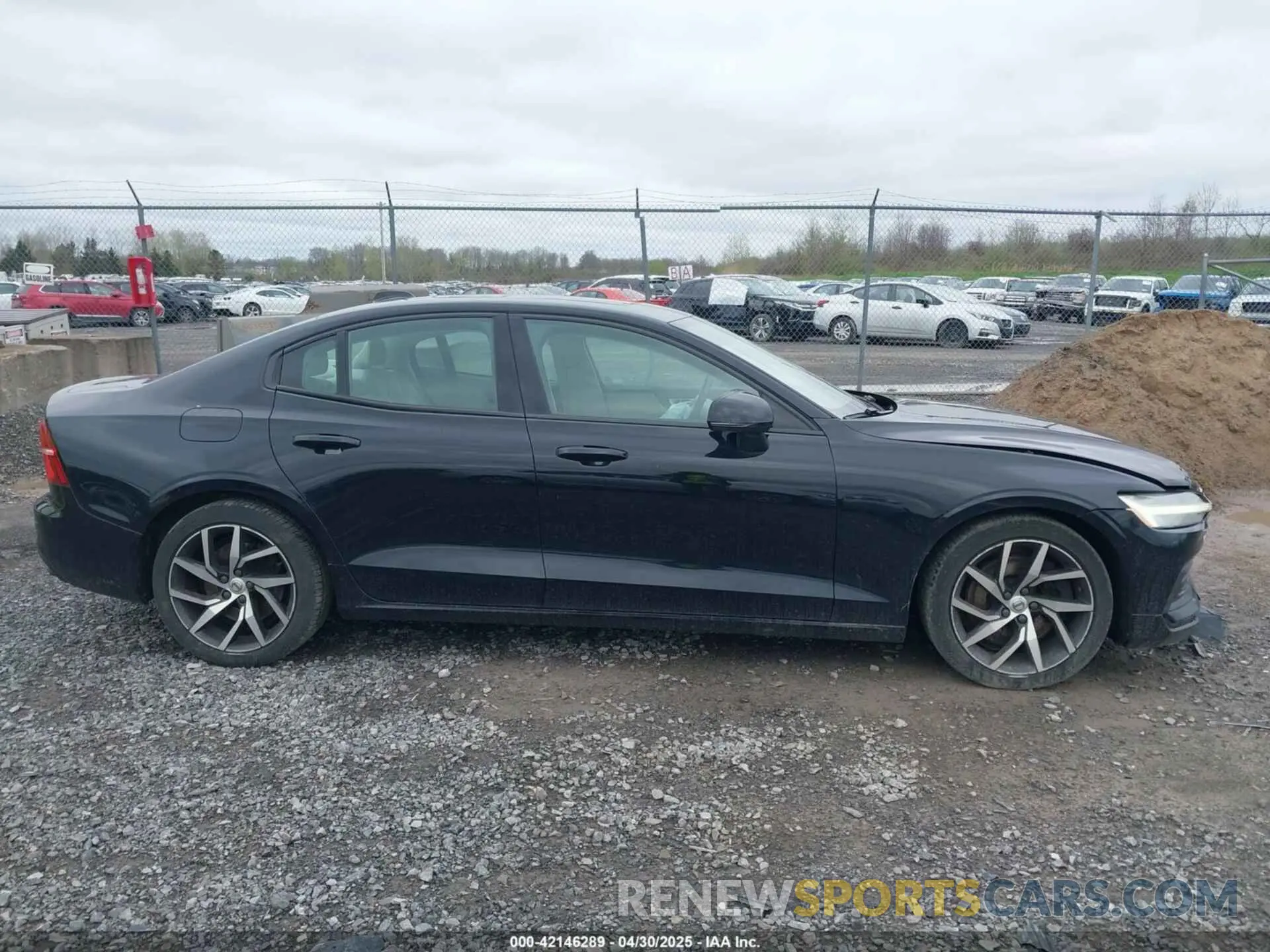 13 Photograph of a damaged car 7JRA22TK5KG018383 VOLVO S60 2019