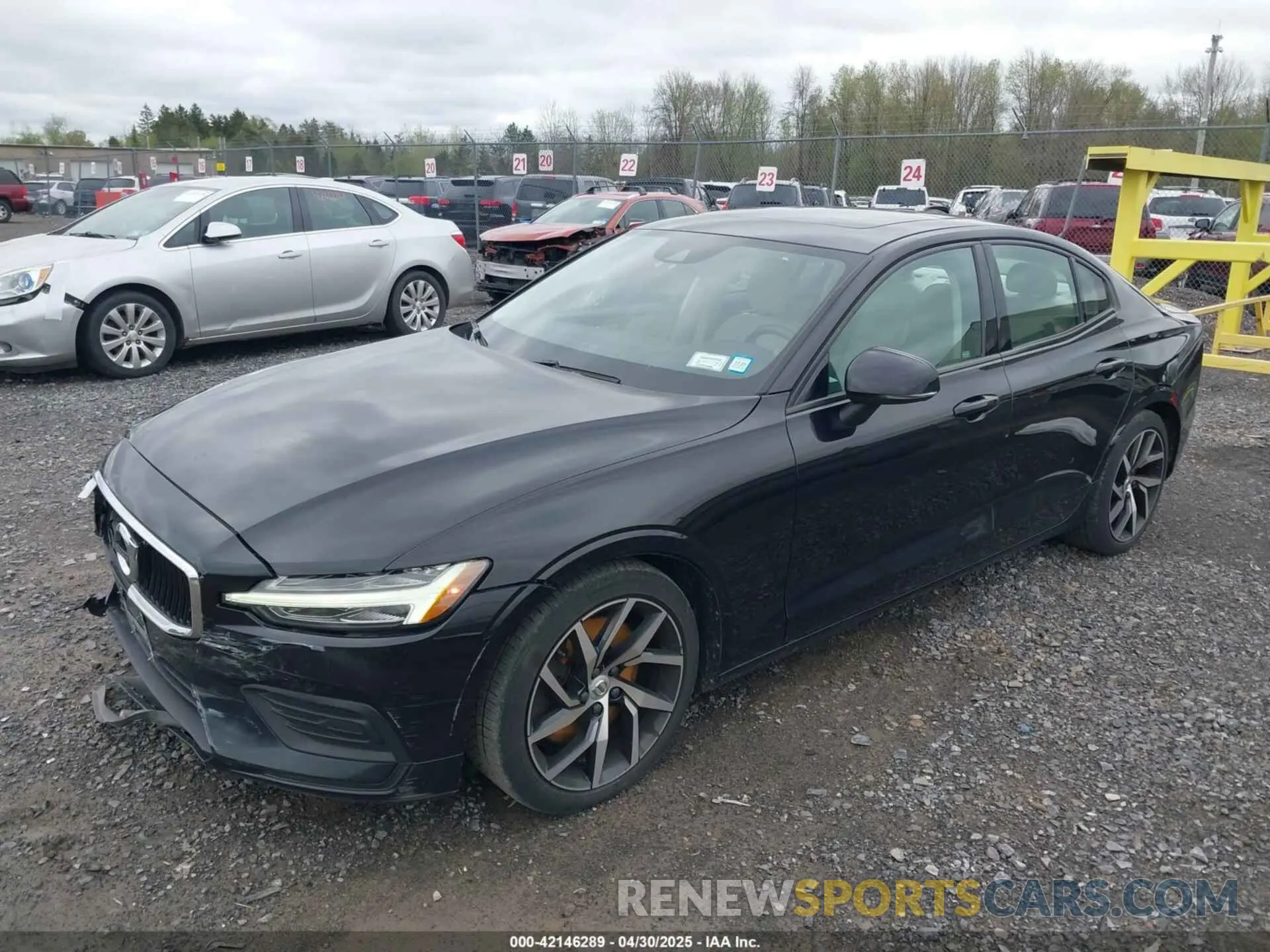 2 Photograph of a damaged car 7JRA22TK5KG018383 VOLVO S60 2019