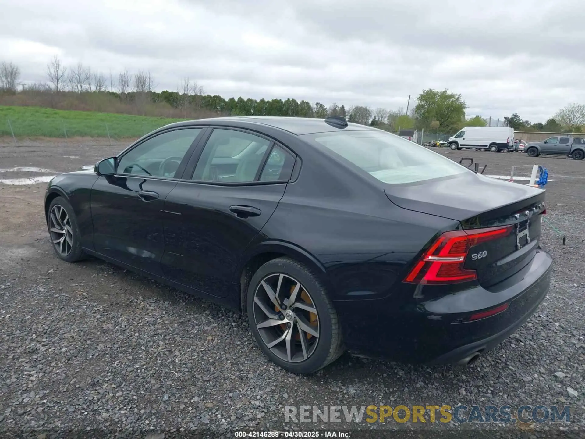3 Photograph of a damaged car 7JRA22TK5KG018383 VOLVO S60 2019