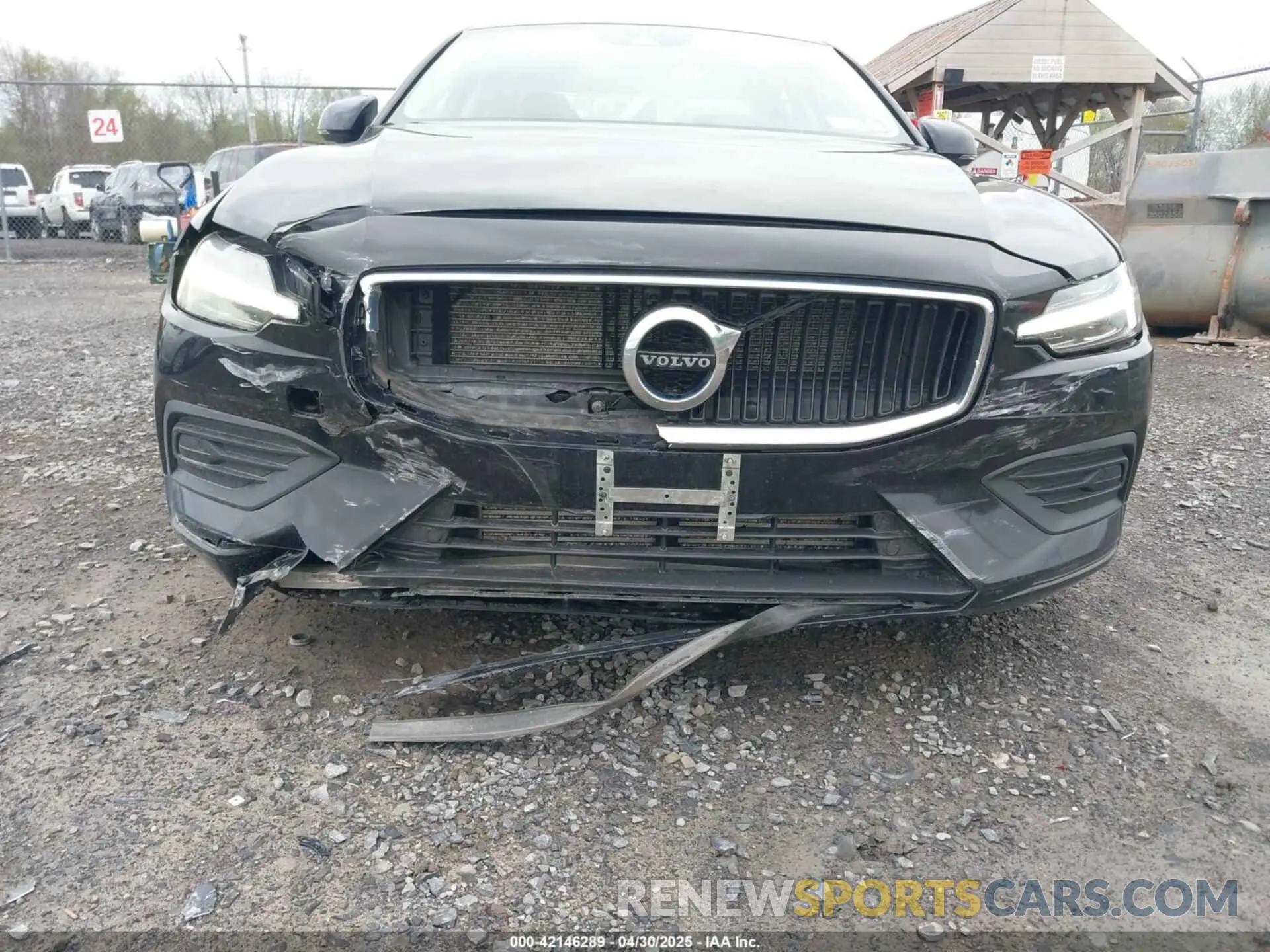 6 Photograph of a damaged car 7JRA22TK5KG018383 VOLVO S60 2019