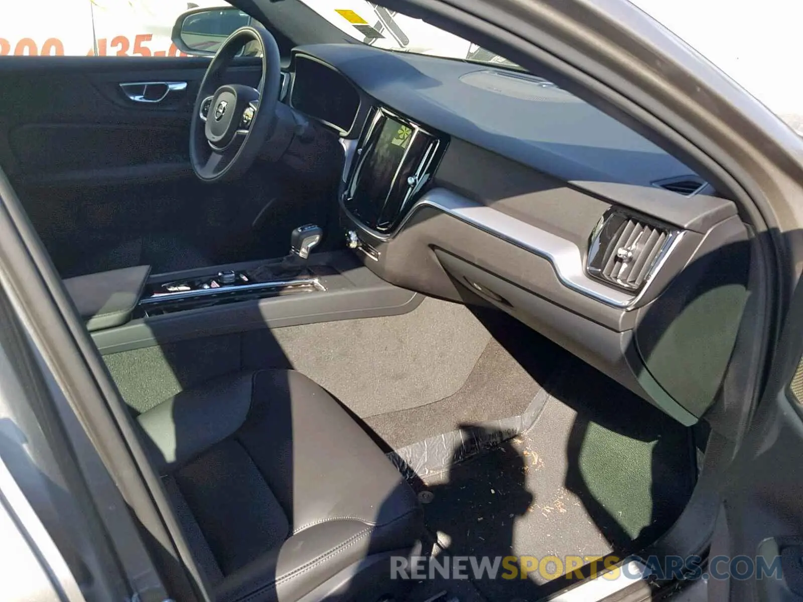 6 Photograph of a damaged car 7JRA22TK6KG005173 VOLVO S60 2019