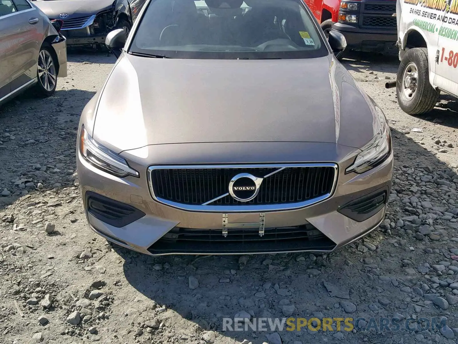 9 Photograph of a damaged car 7JRA22TK6KG005173 VOLVO S60 2019