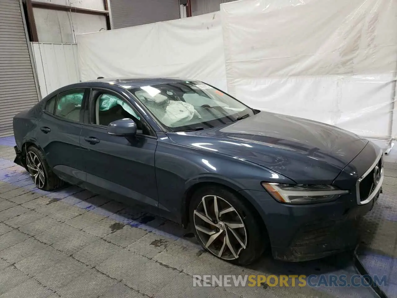 4 Photograph of a damaged car 7JRA22TK6KG015668 VOLVO S60 2019
