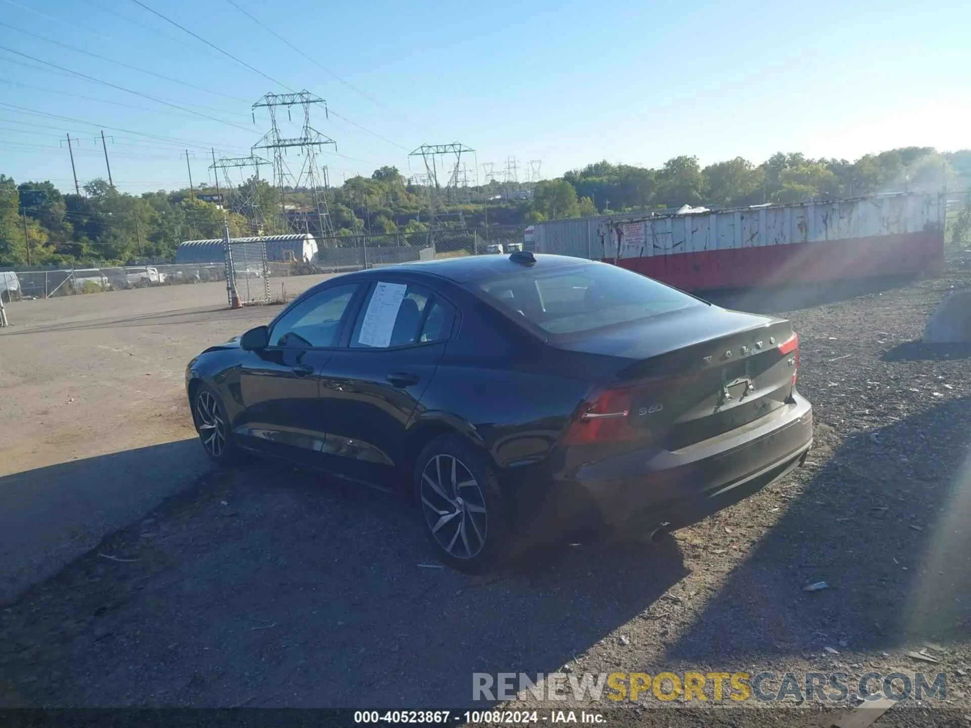 3 Photograph of a damaged car 7JRA22TK6KG016500 VOLVO S60 2019