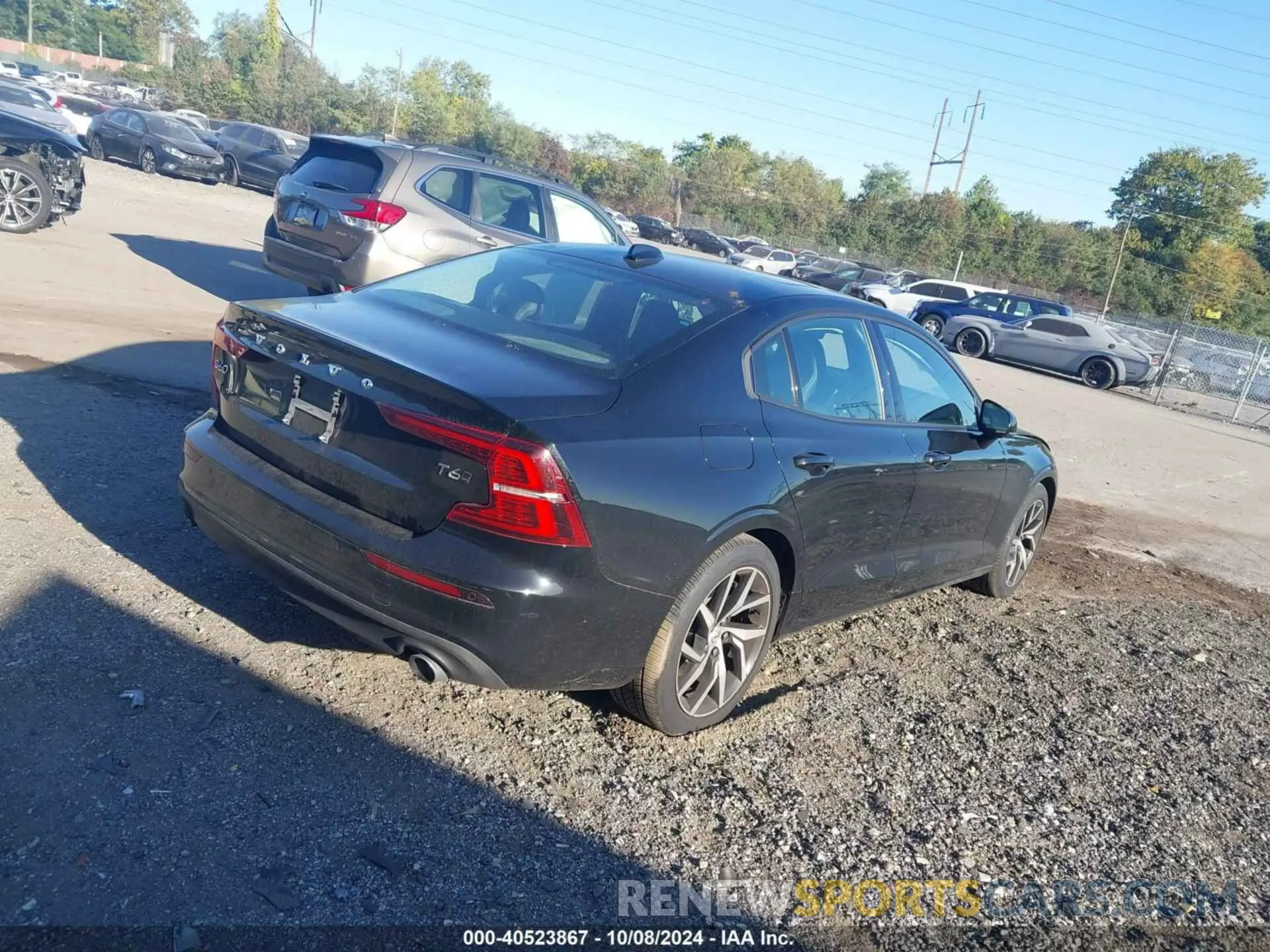 4 Photograph of a damaged car 7JRA22TK6KG016500 VOLVO S60 2019