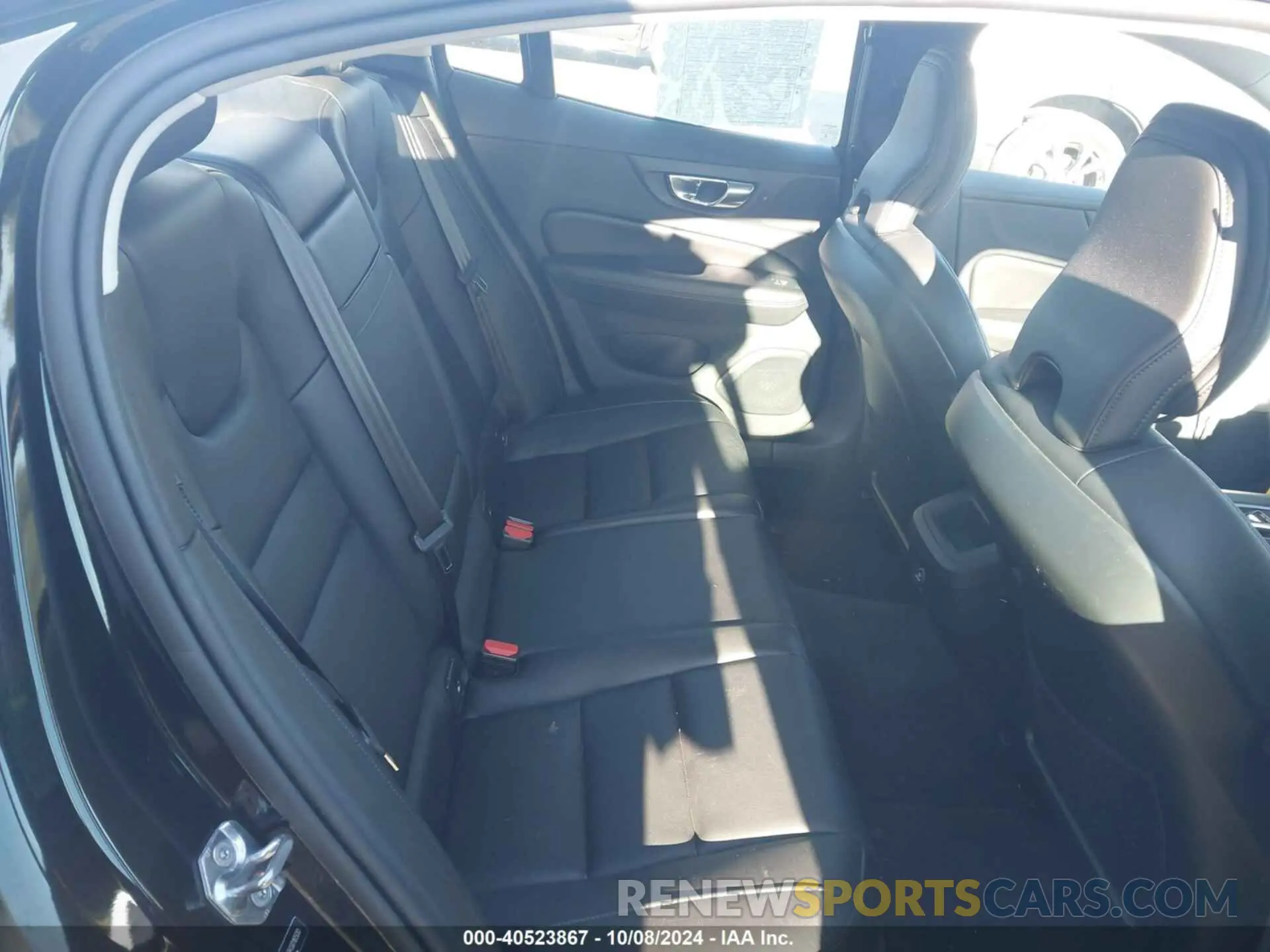 8 Photograph of a damaged car 7JRA22TK6KG016500 VOLVO S60 2019