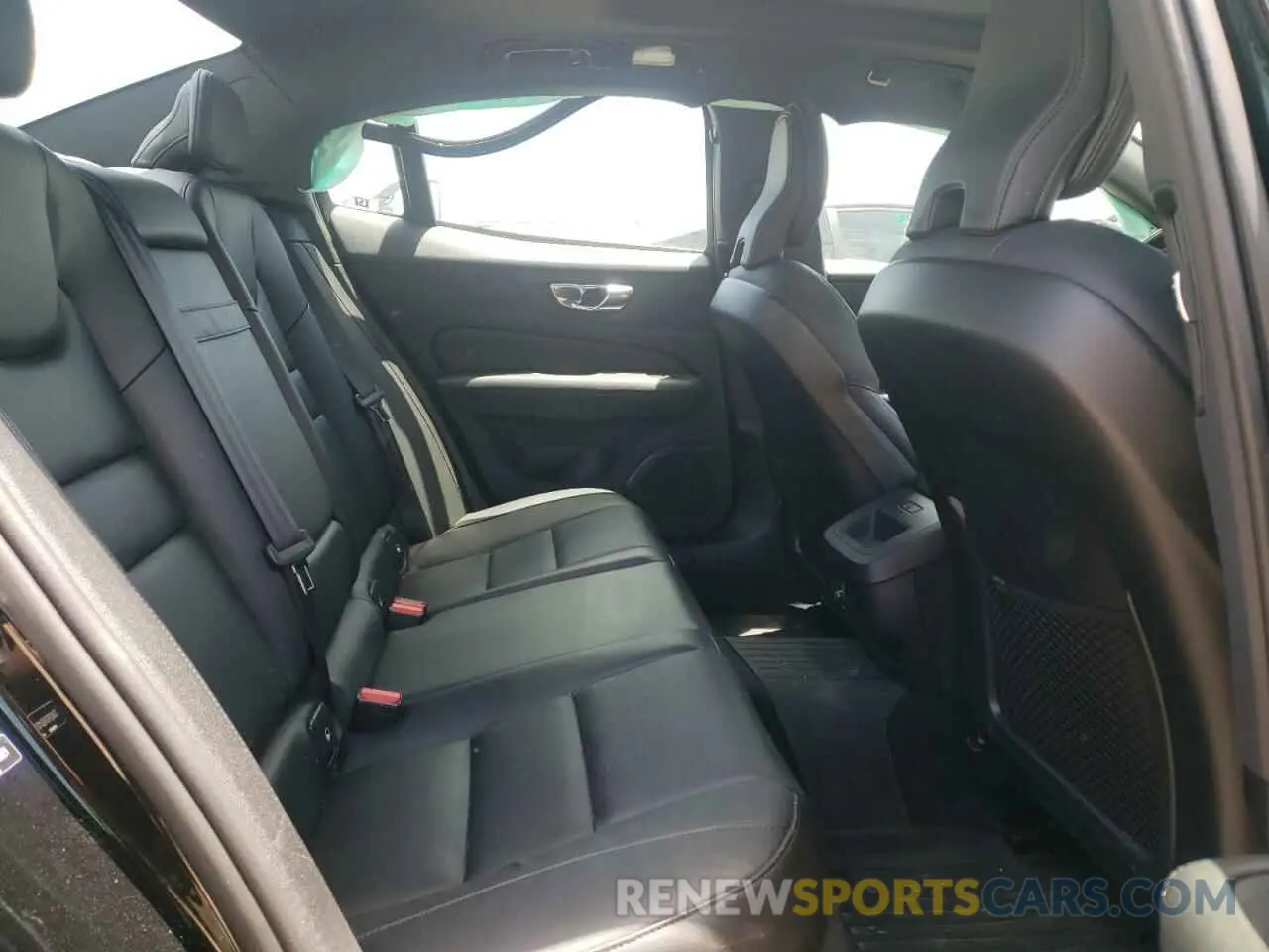 6 Photograph of a damaged car 7JRA22TK7KG012021 VOLVO S60 2019