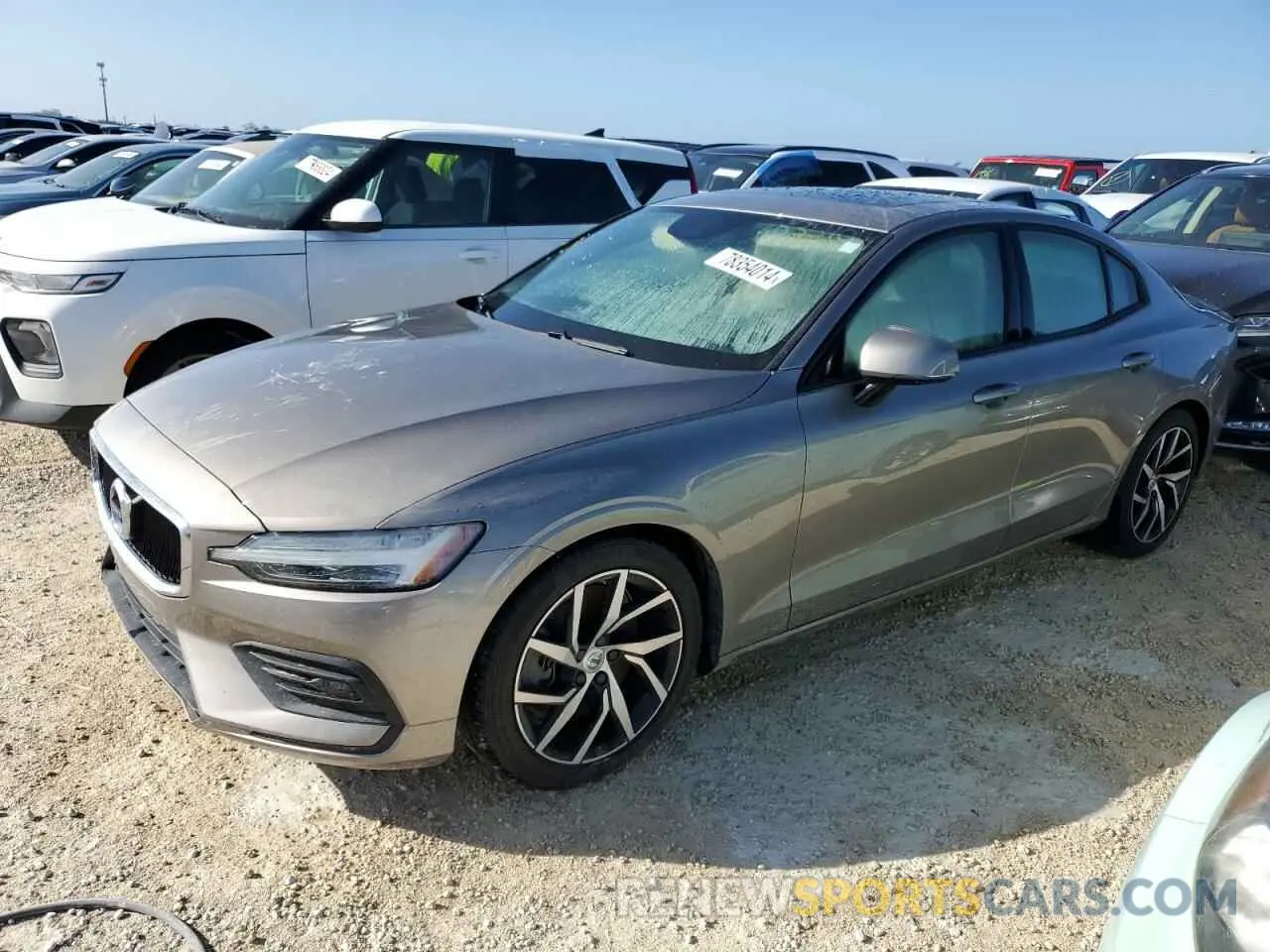 1 Photograph of a damaged car 7JRA22TK9KG015261 VOLVO S60 2019