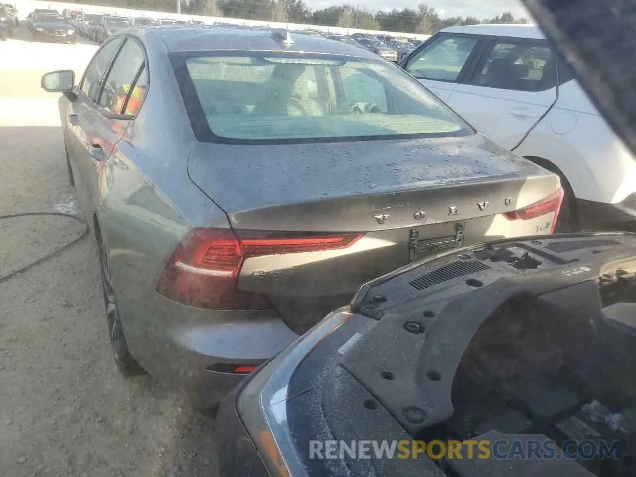 6 Photograph of a damaged car 7JRA22TK9KG015261 VOLVO S60 2019