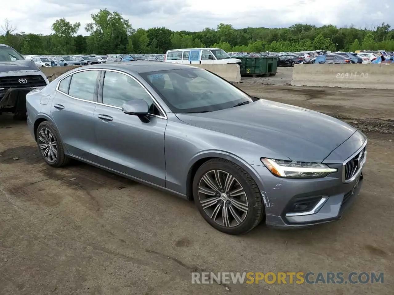 4 Photograph of a damaged car 7JRA22TL0KG007154 VOLVO S60 2019