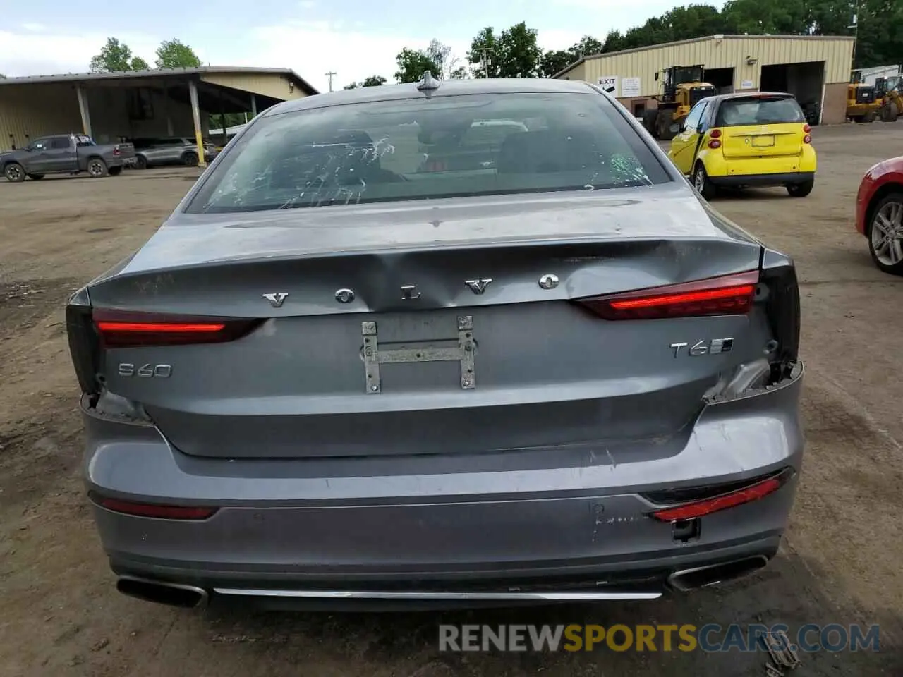 6 Photograph of a damaged car 7JRA22TL0KG007154 VOLVO S60 2019