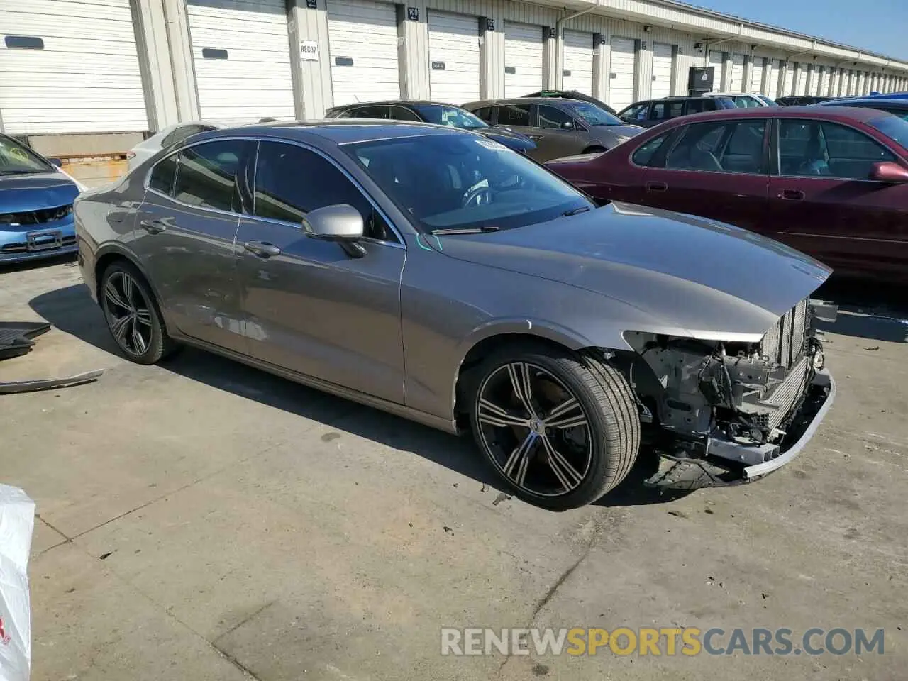4 Photograph of a damaged car 7JRA22TL2KG006166 VOLVO S60 2019