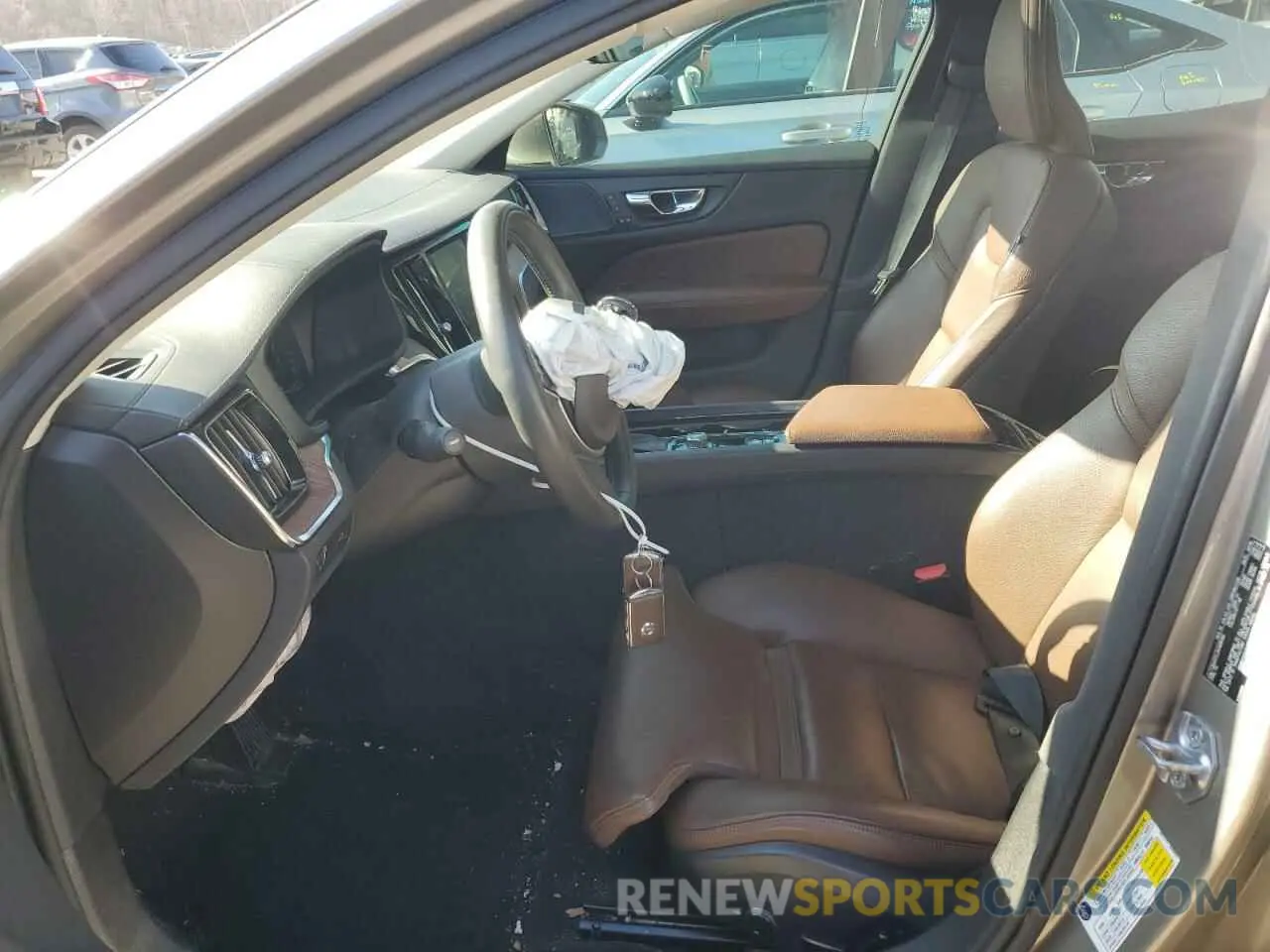 7 Photograph of a damaged car 7JRA22TL2KG006166 VOLVO S60 2019