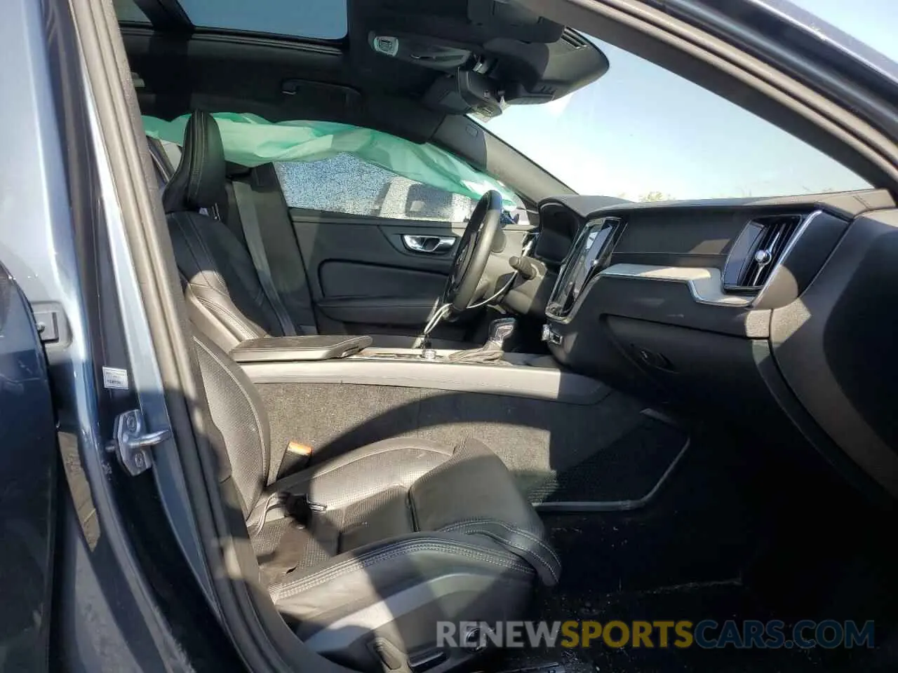 7 Photograph of a damaged car 7JRA22TL4KG004497 VOLVO S60 2019